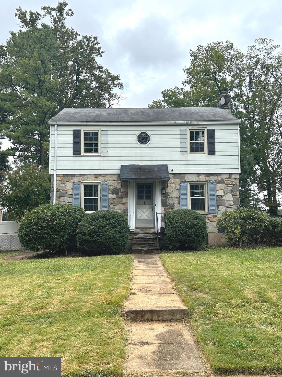 COLONIAL VILLAGE - Residential