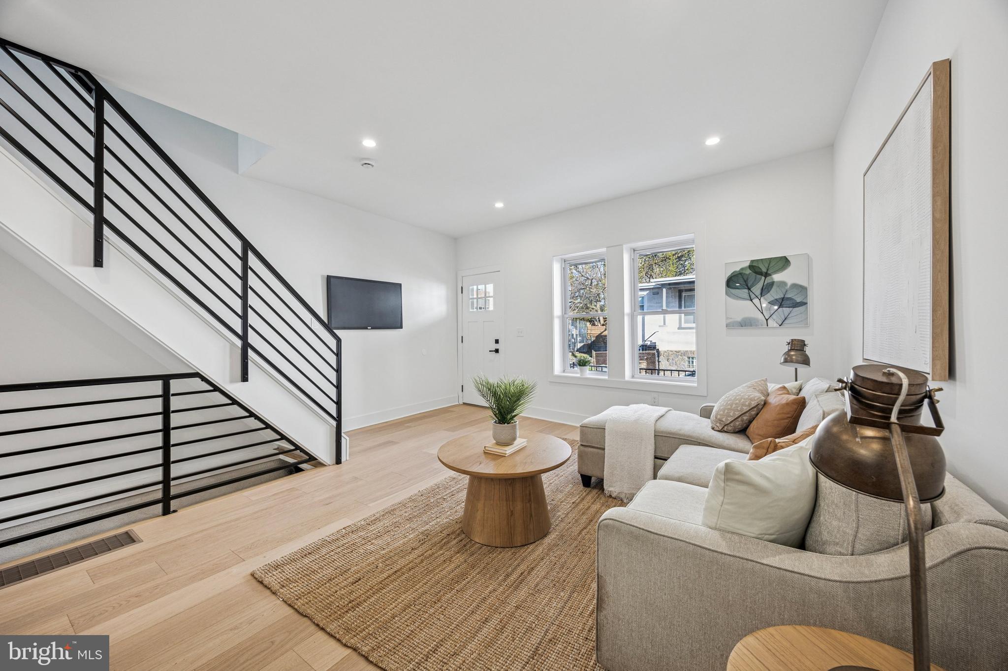 ROXBOROUGH - Residential