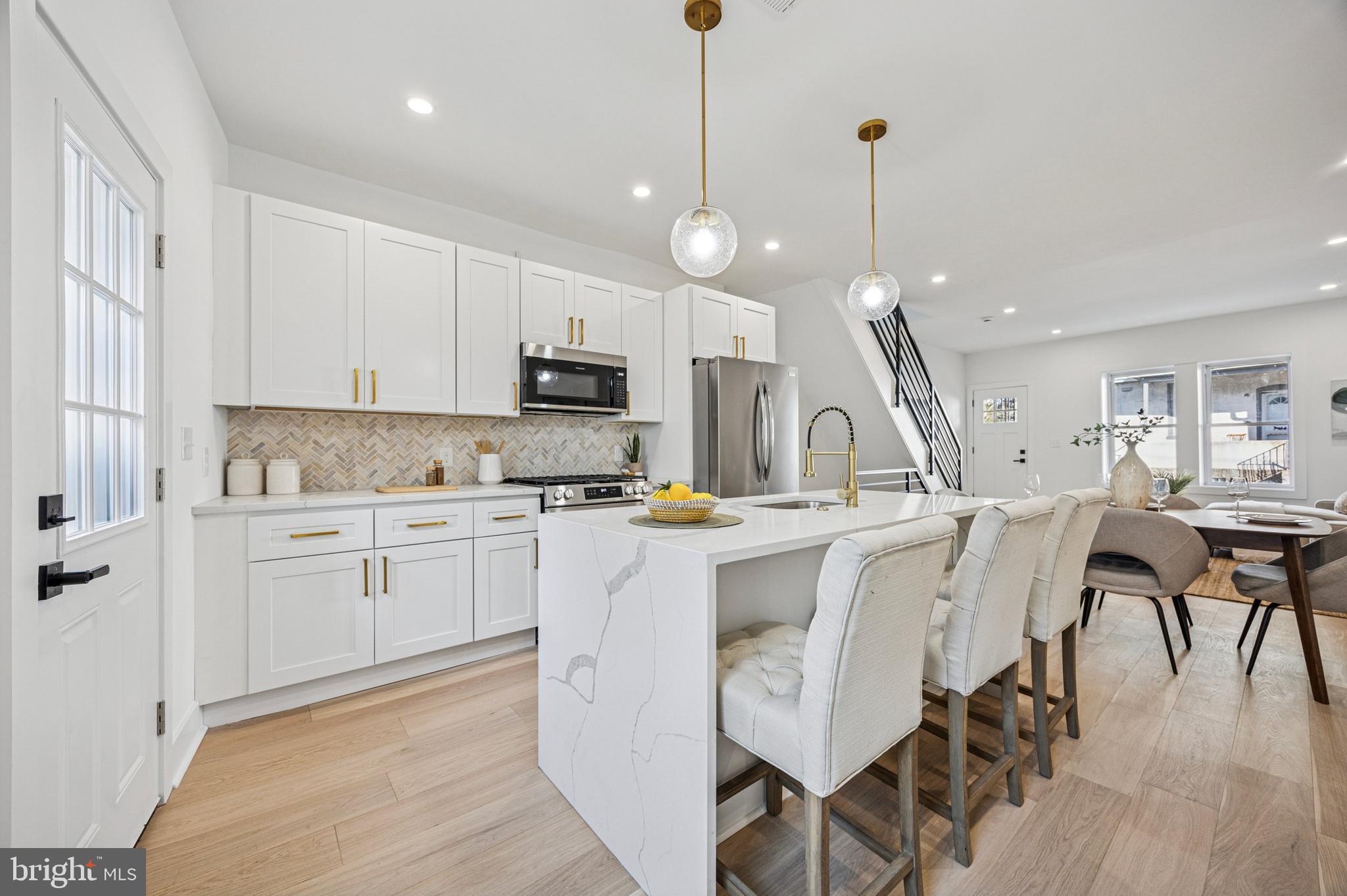 ROXBOROUGH - Residential