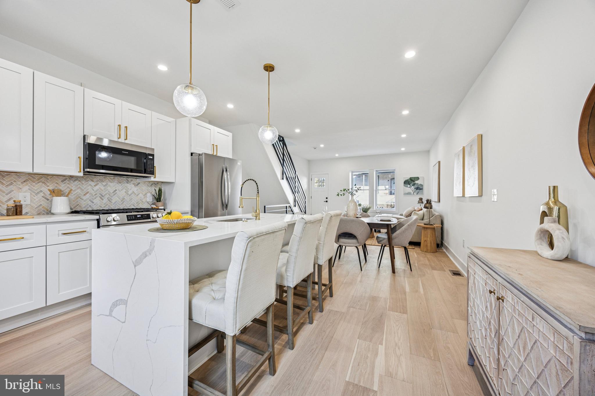 ROXBOROUGH - Residential