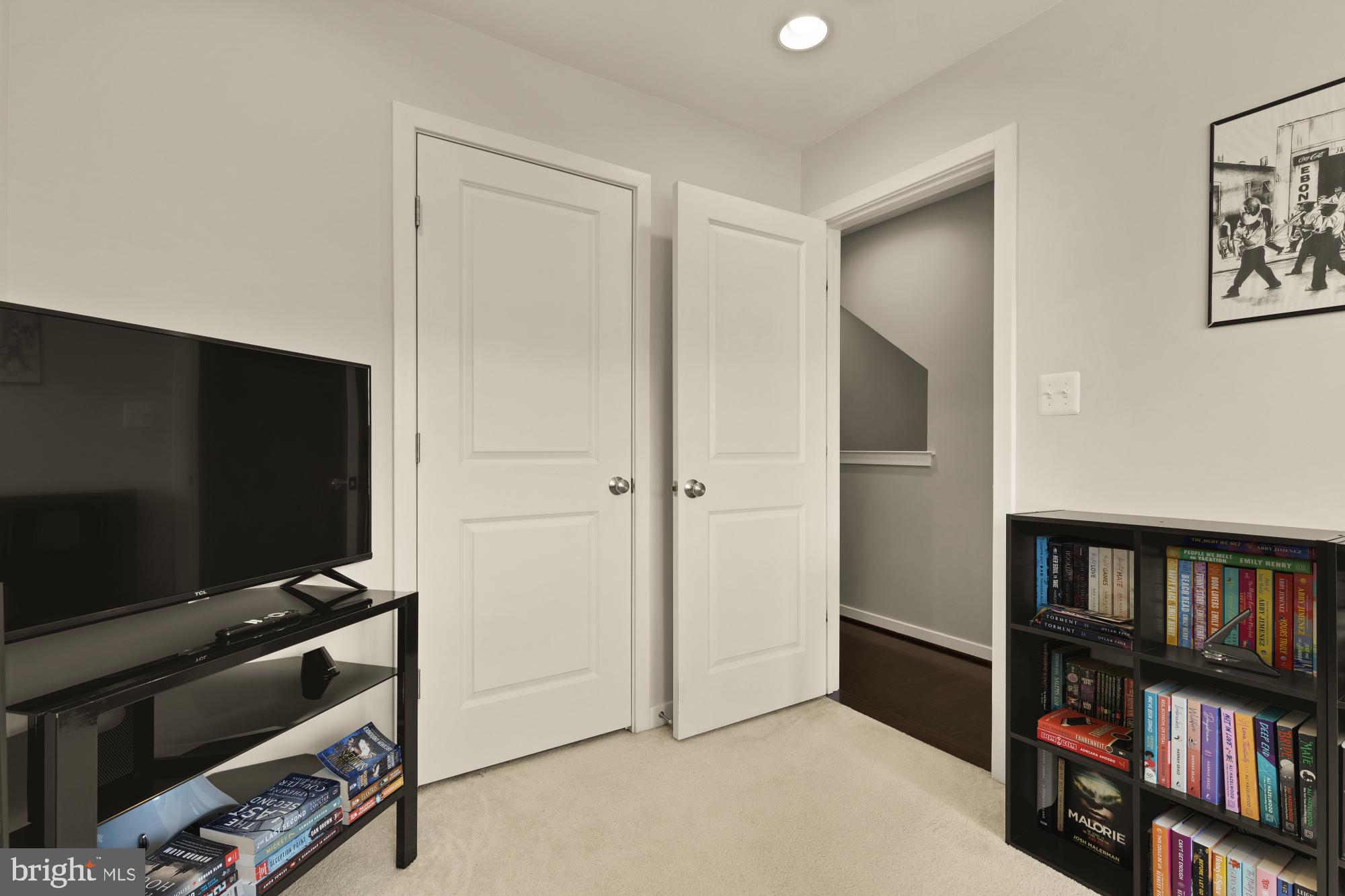 GLENMONT METROCENTRE - Residential