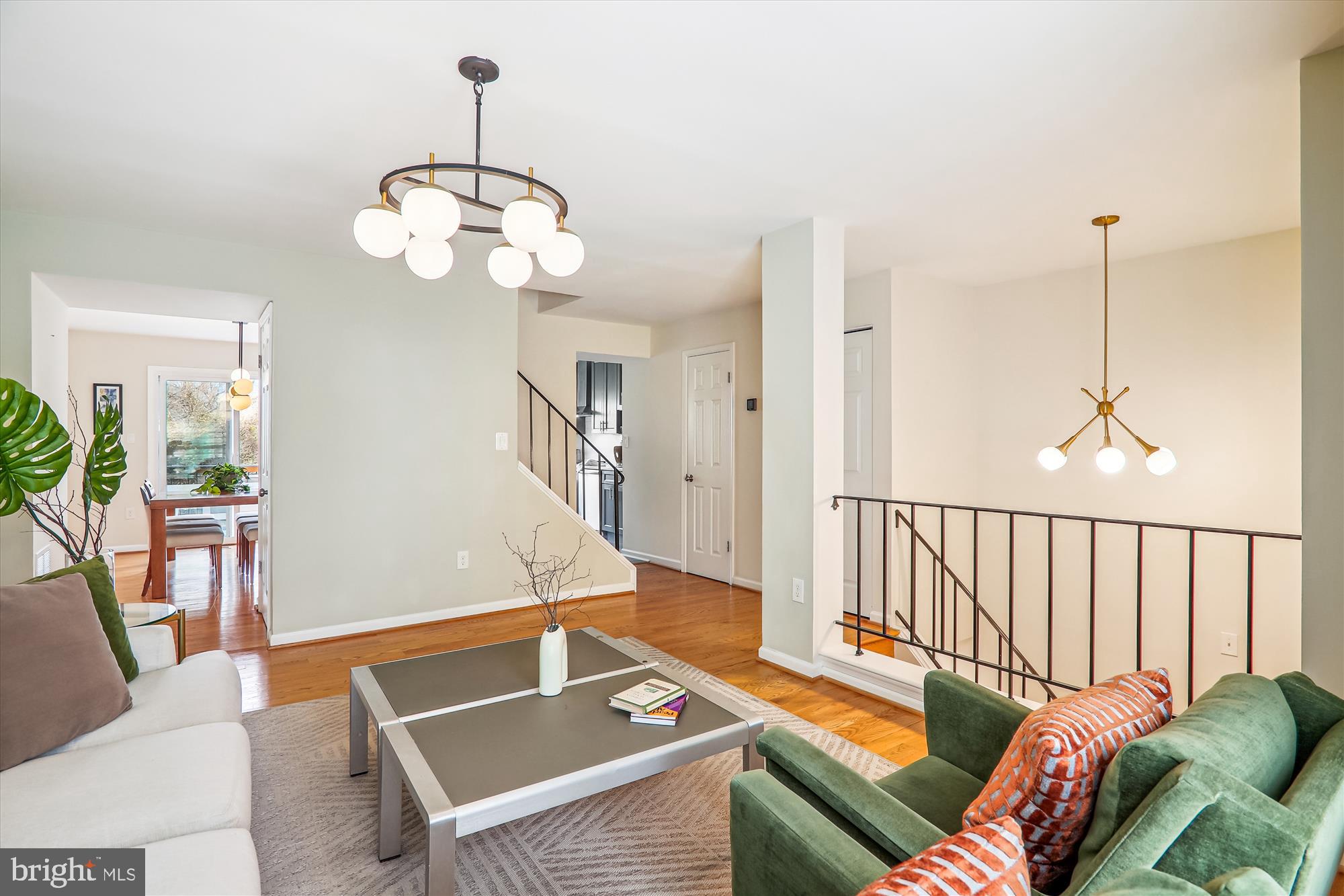 COLLEGE SQUARE - Residential