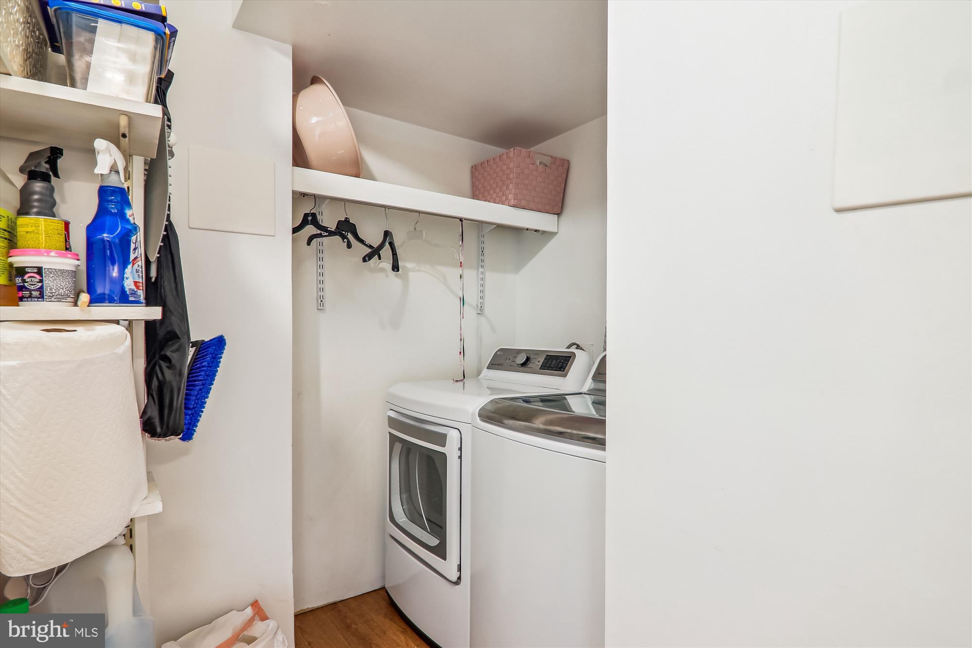 COLLEGE SQUARE - Residential