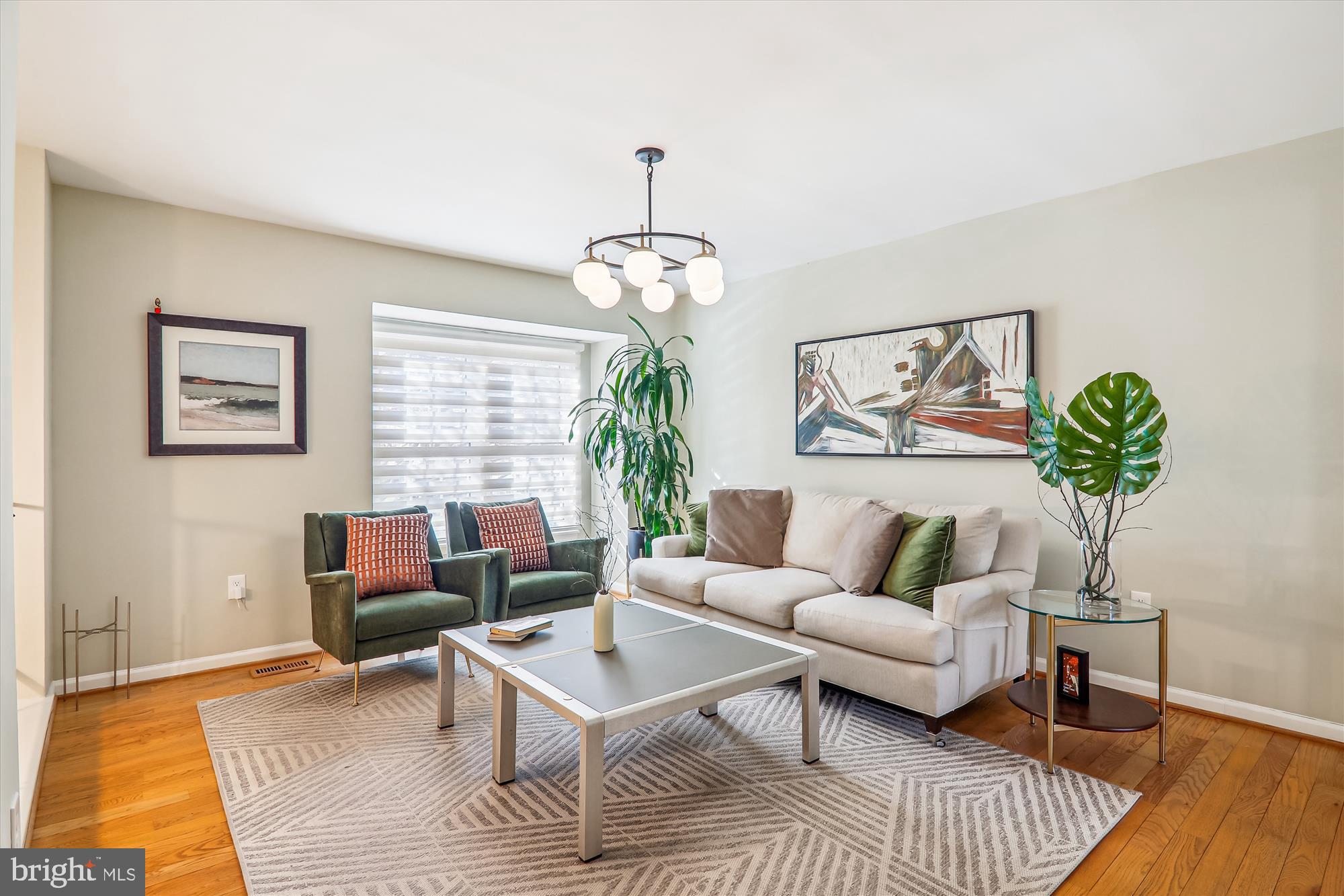 COLLEGE SQUARE - Residential