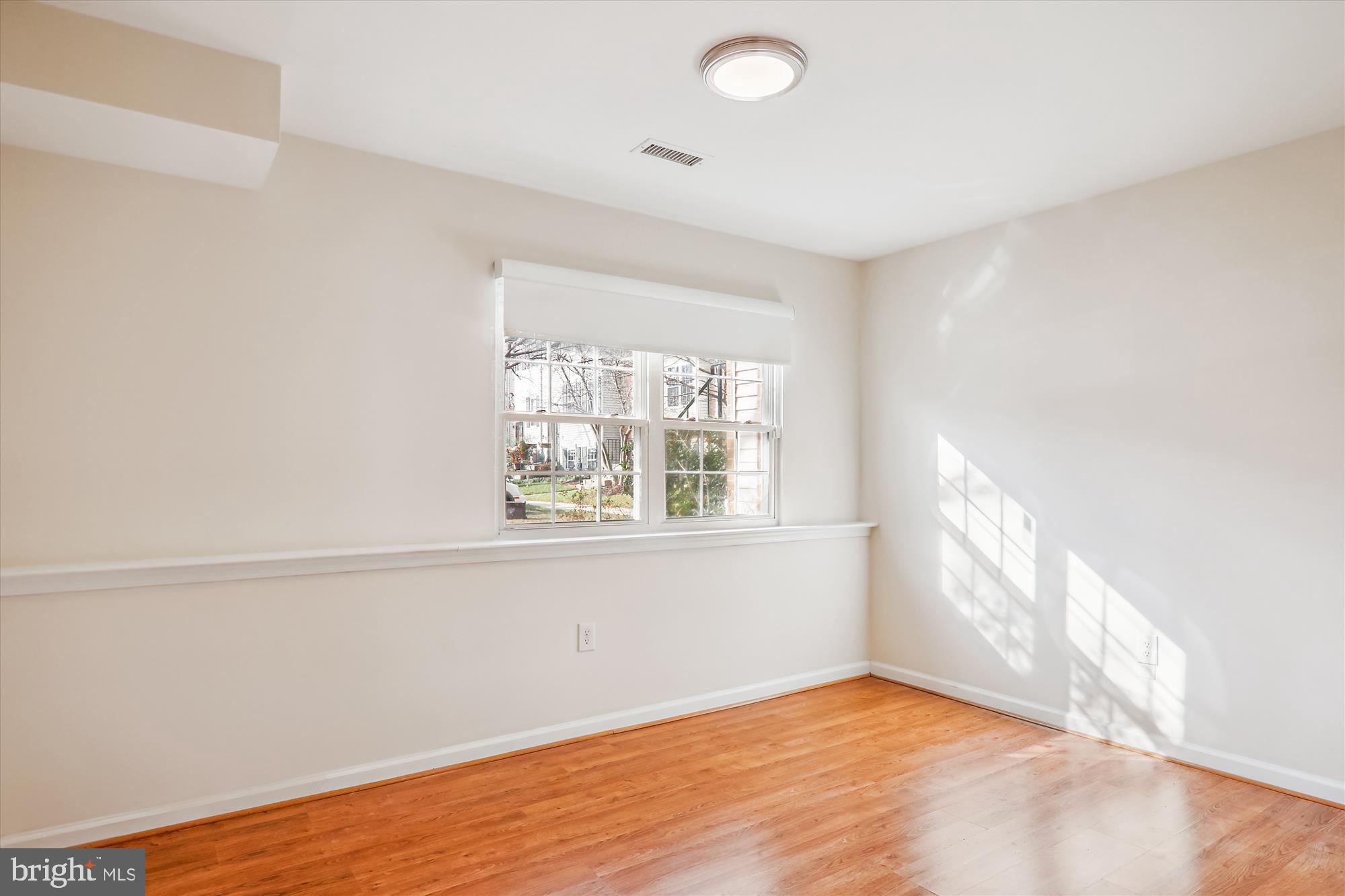 COLLEGE SQUARE - Residential