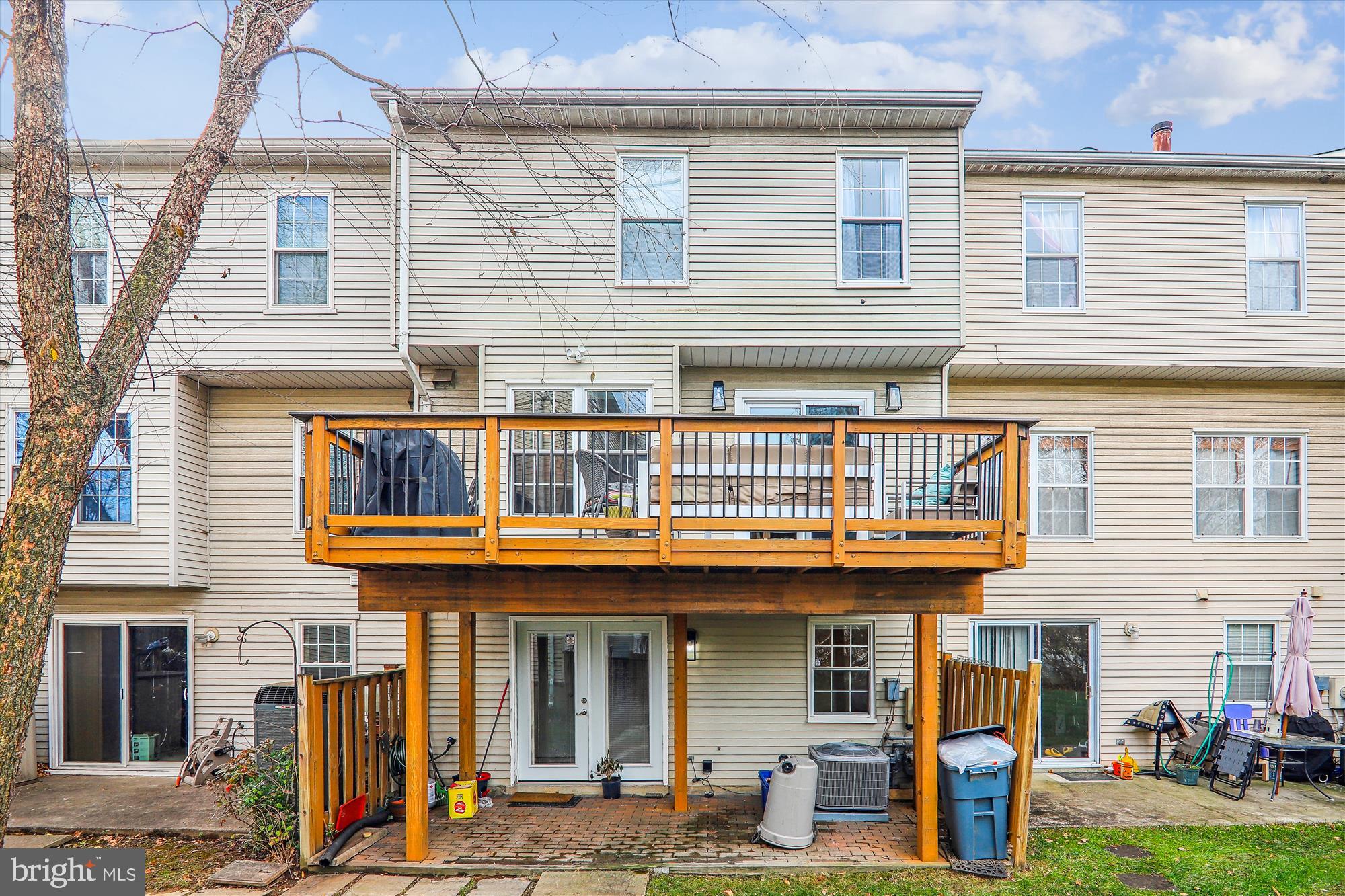 COLLEGE SQUARE - Residential