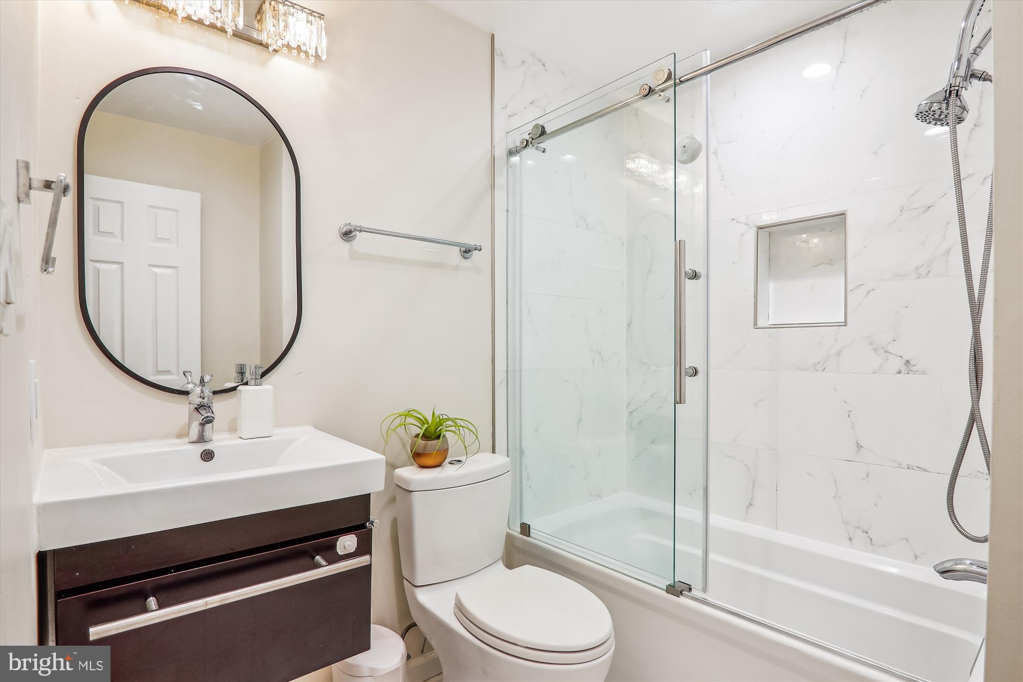 COLLEGE SQUARE - Residential