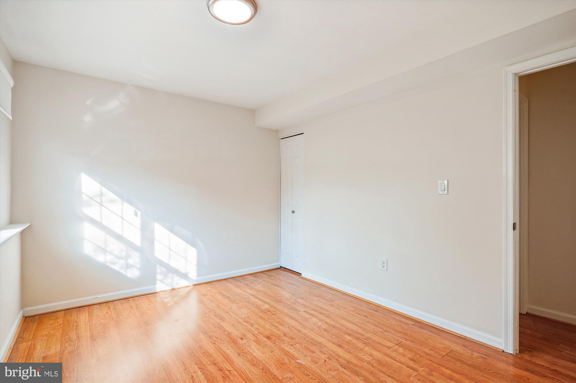 COLLEGE SQUARE - Residential