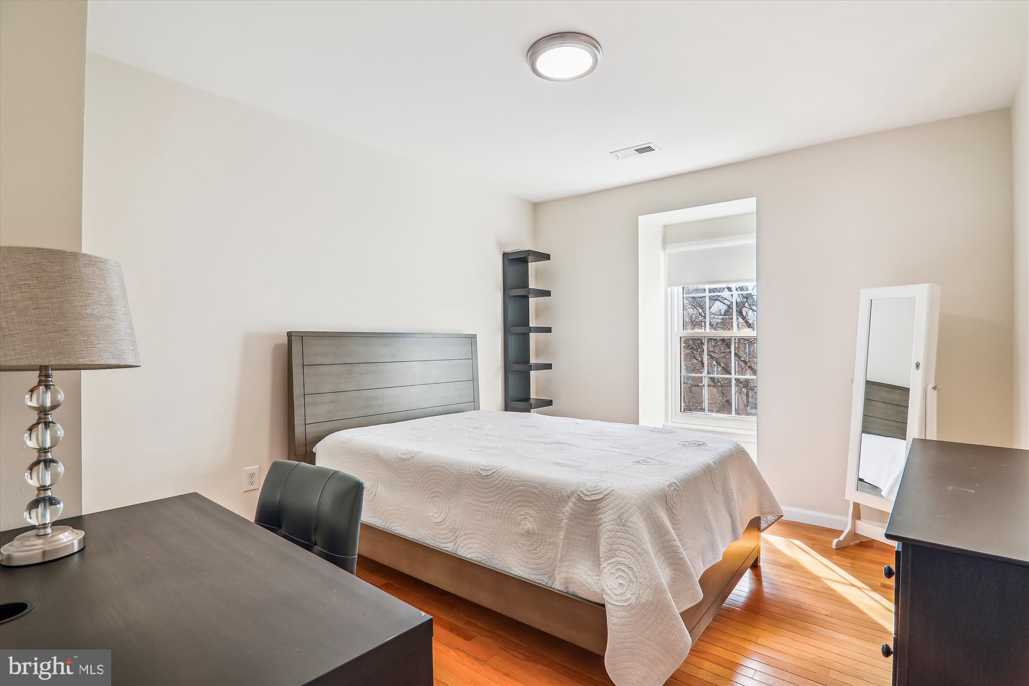 COLLEGE SQUARE - Residential