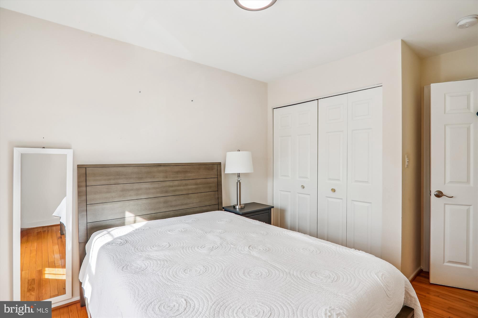 COLLEGE SQUARE - Residential