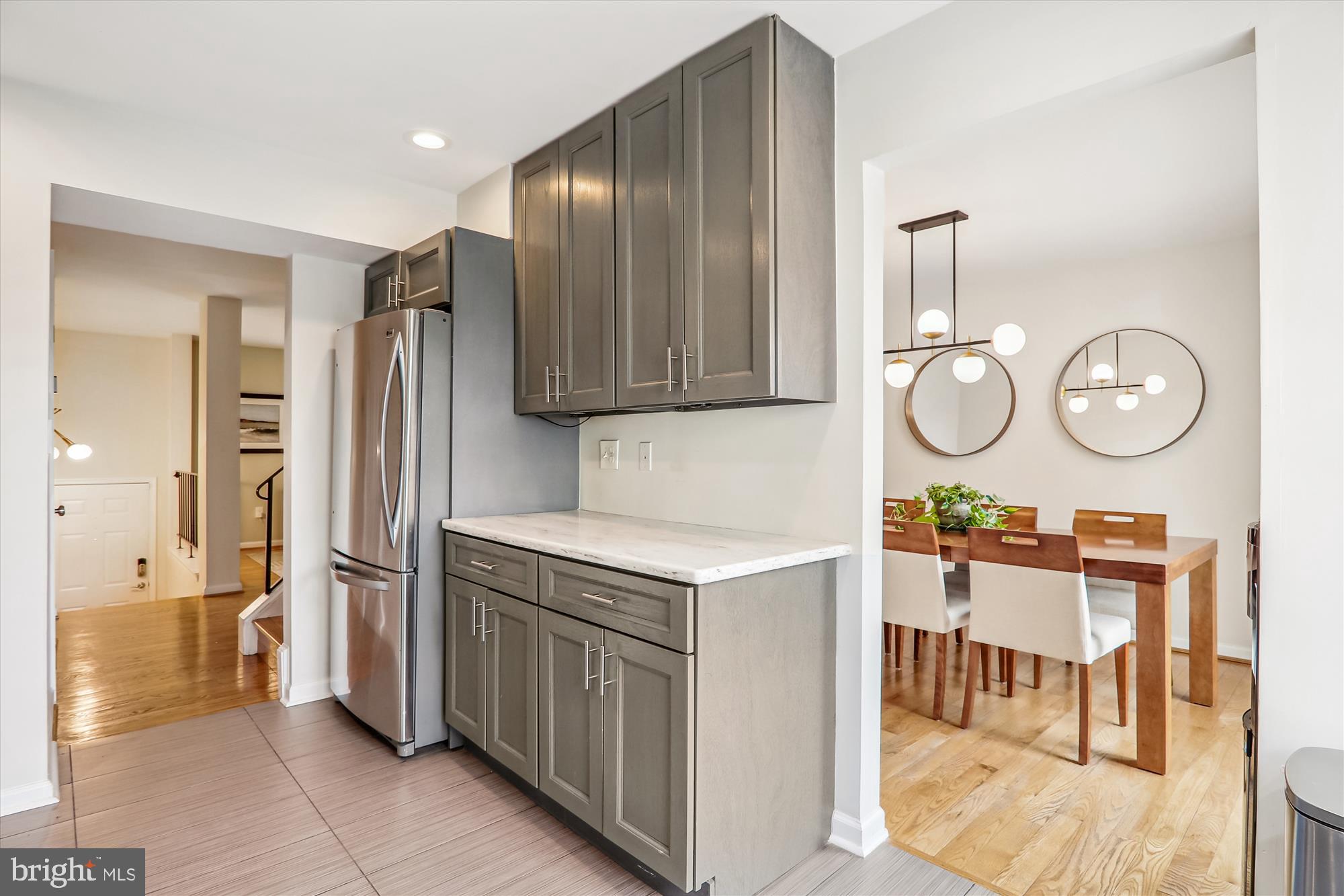 COLLEGE SQUARE - Residential