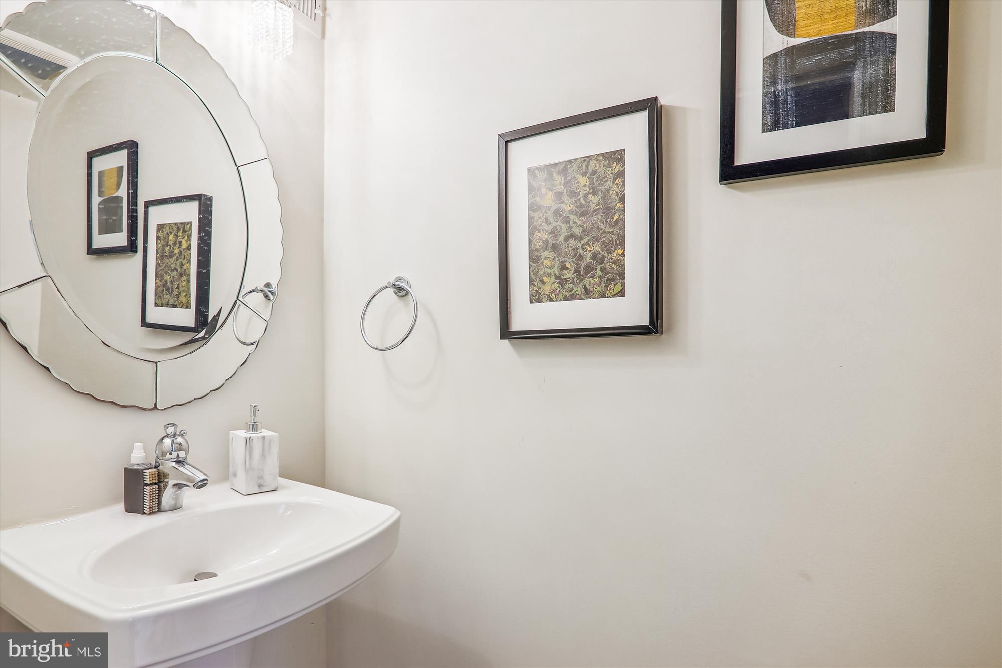 COLLEGE SQUARE - Residential