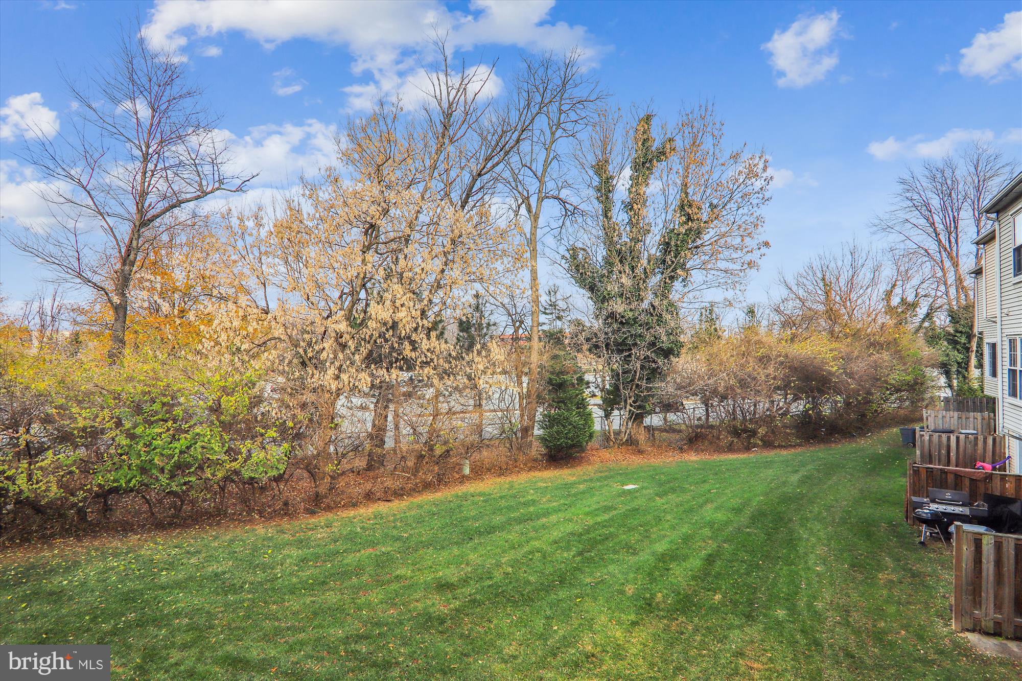 COLLEGE SQUARE - Residential