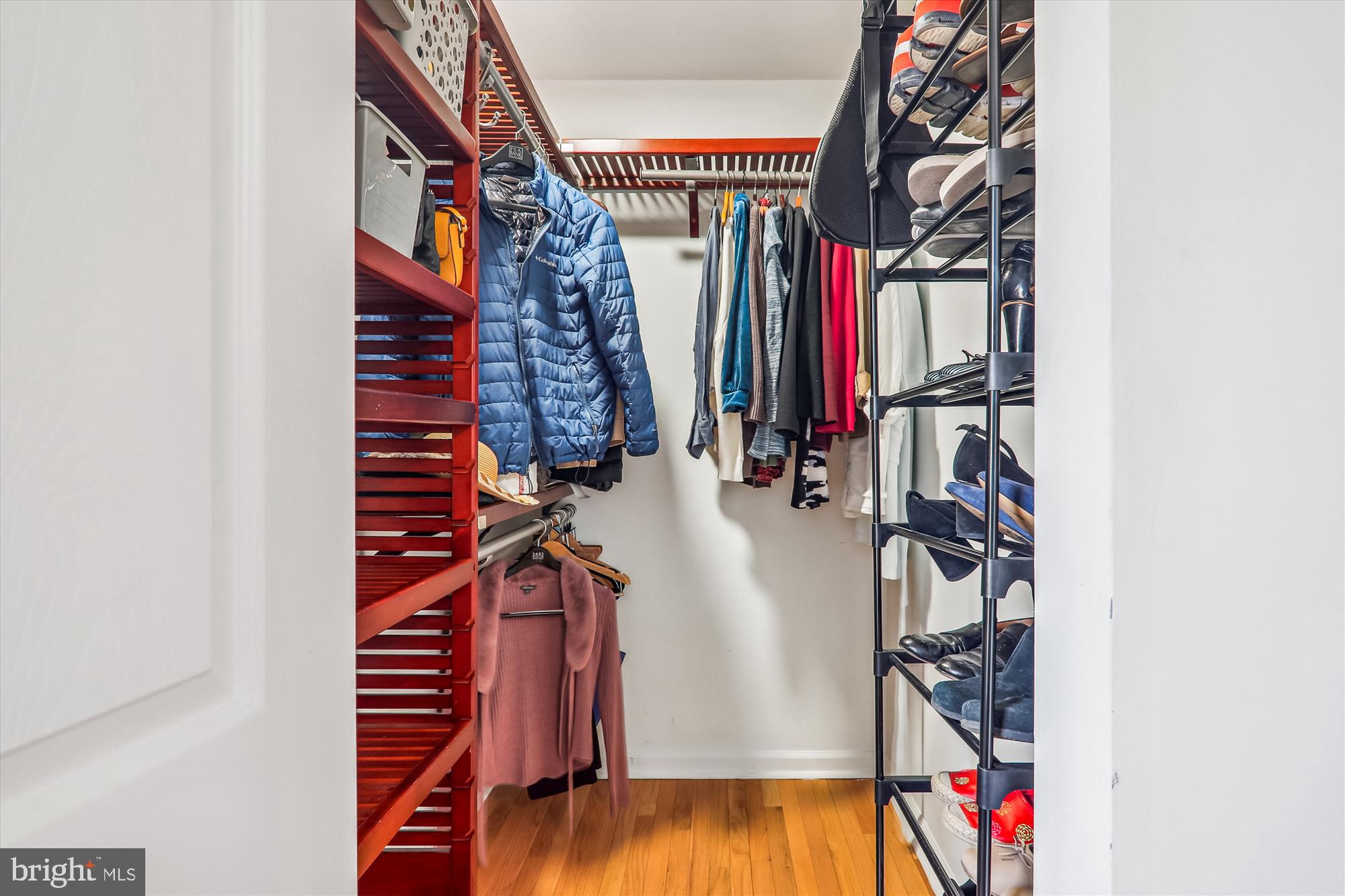 COLLEGE SQUARE - Residential