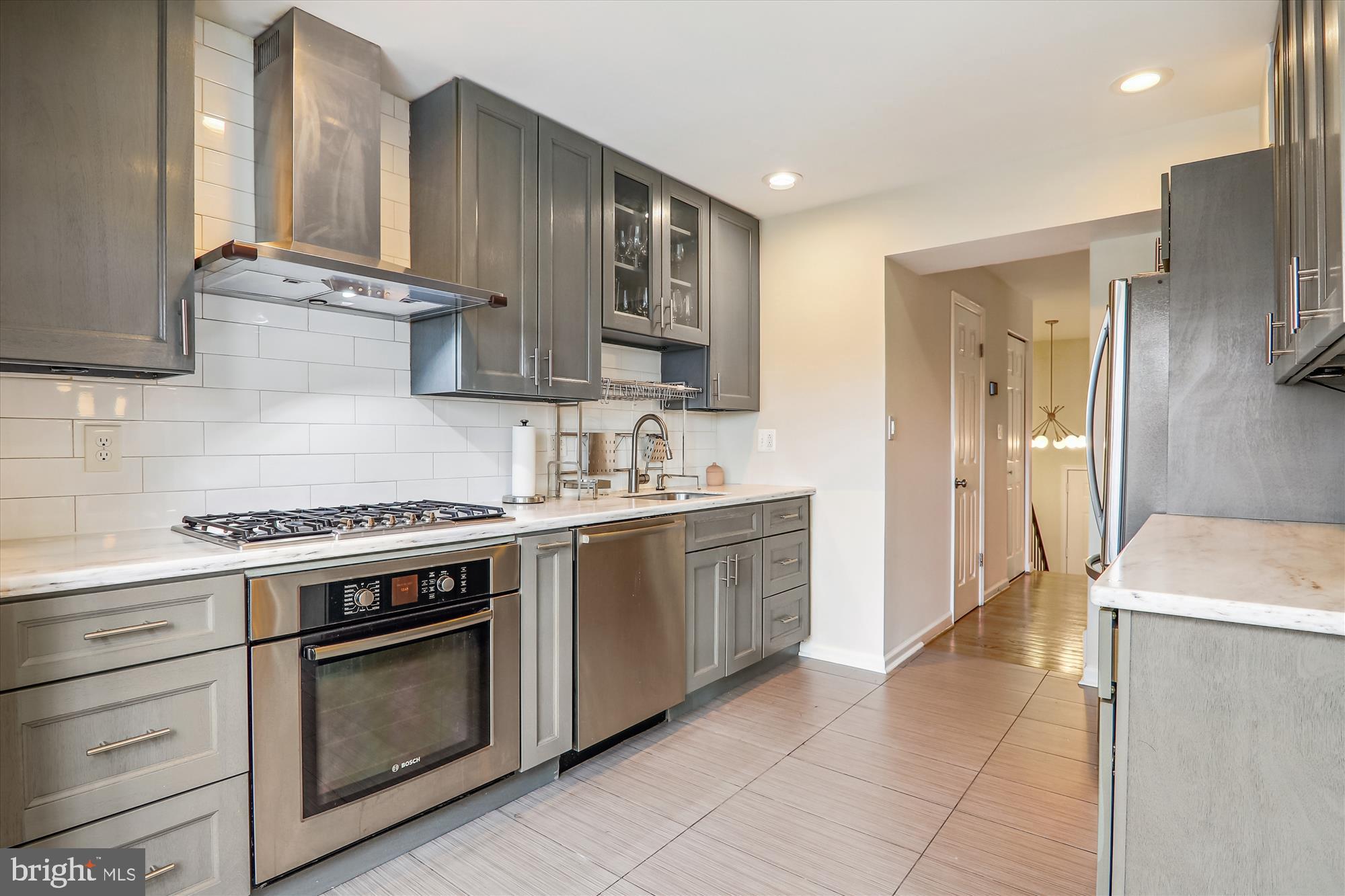 COLLEGE SQUARE - Residential