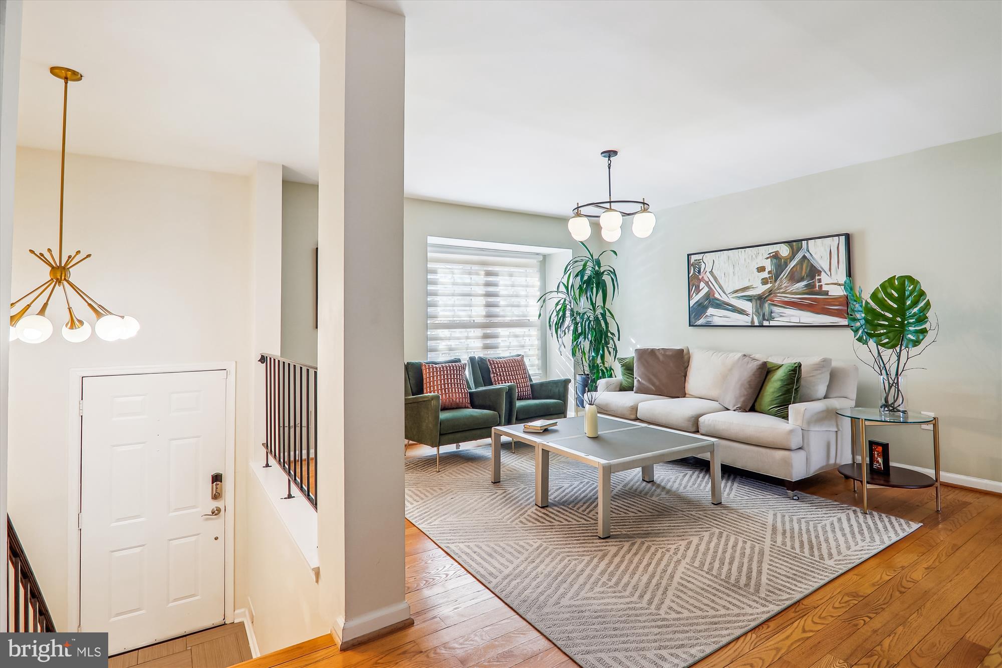 COLLEGE SQUARE - Residential