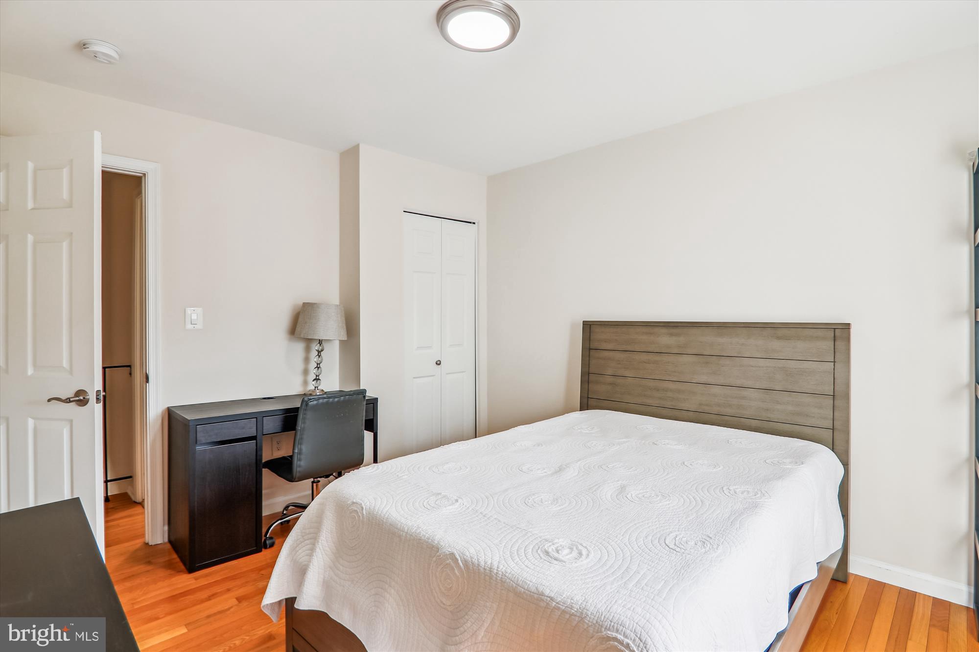 COLLEGE SQUARE - Residential