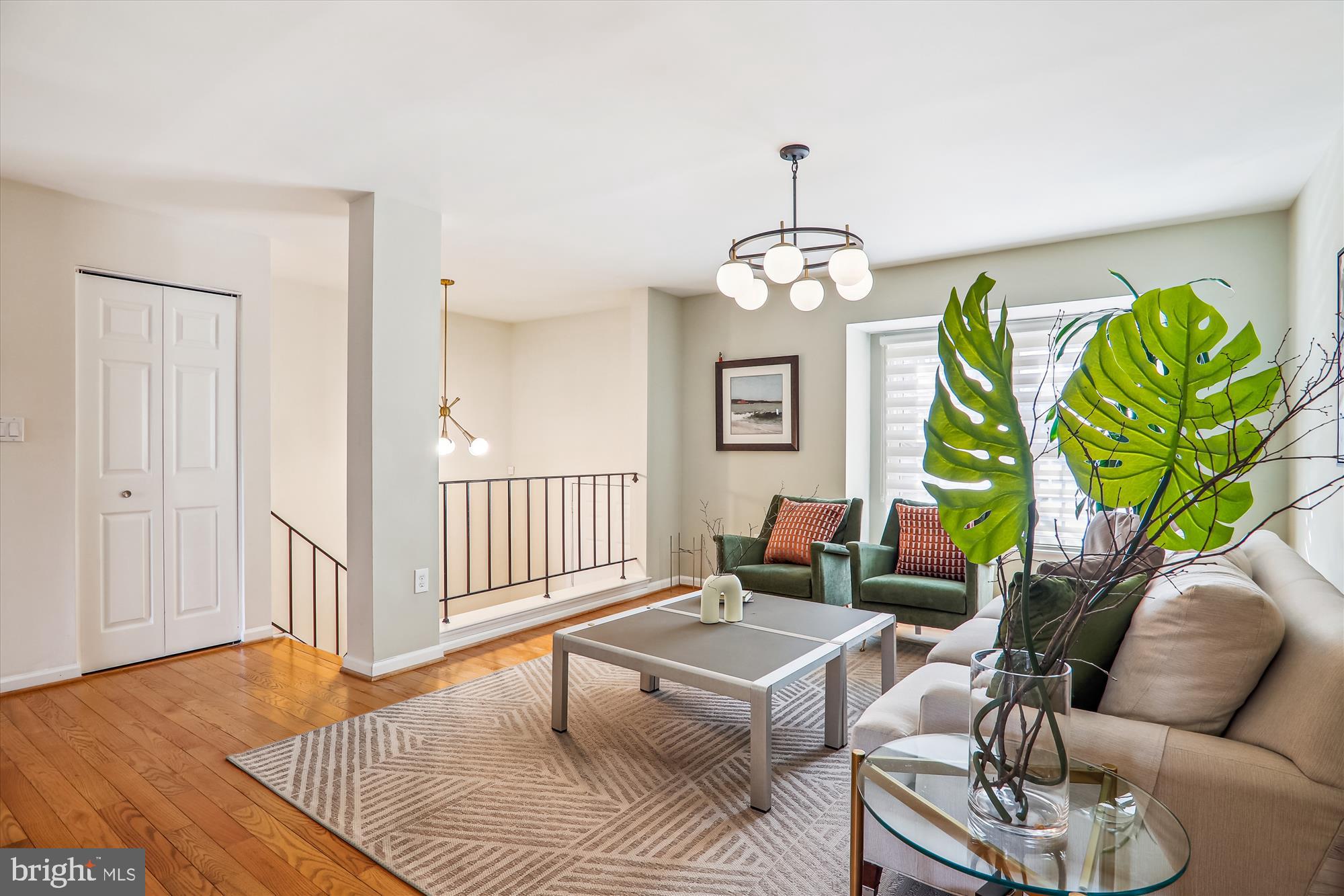 COLLEGE SQUARE - Residential