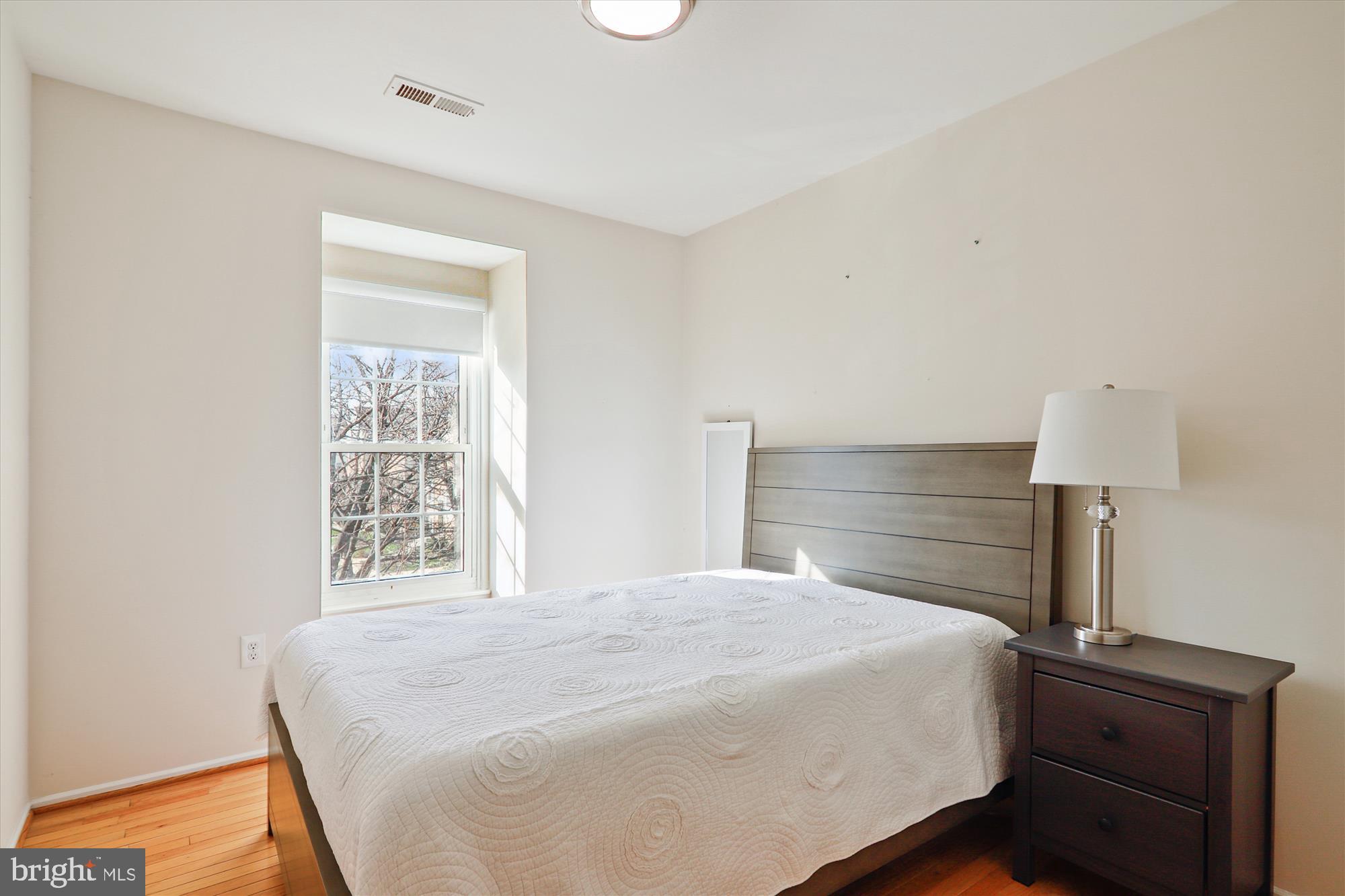 COLLEGE SQUARE - Residential