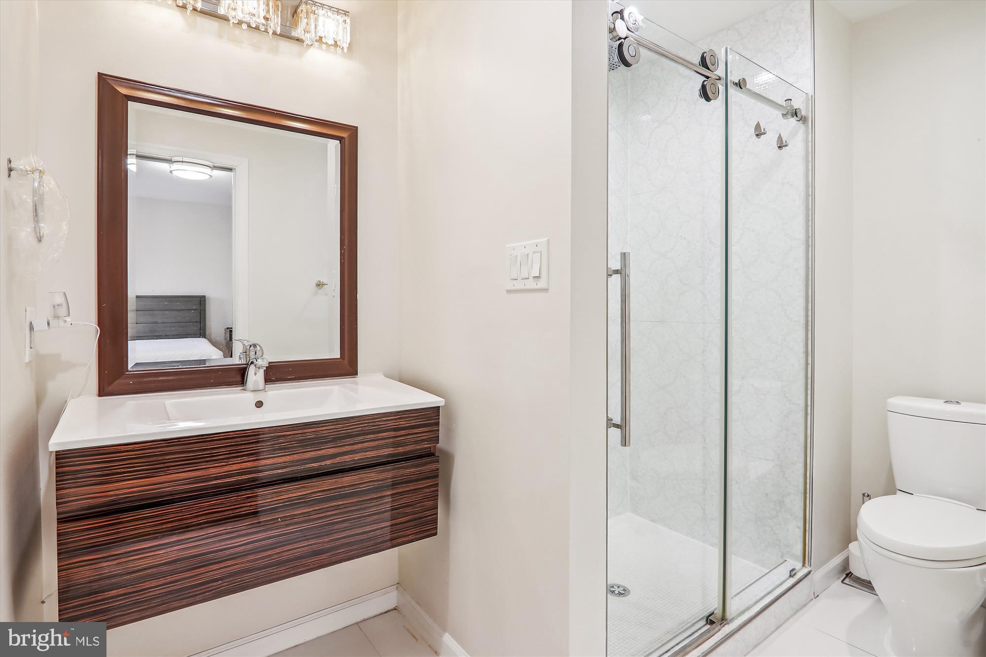 COLLEGE SQUARE - Residential