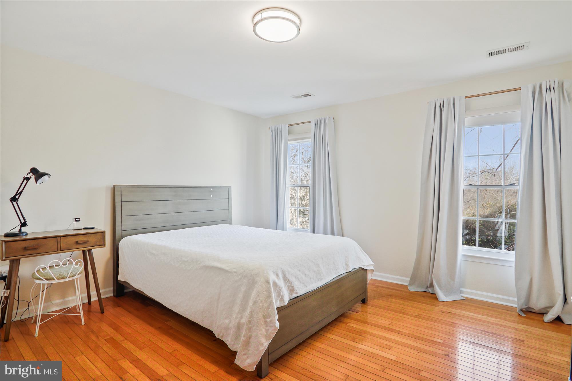 COLLEGE SQUARE - Residential