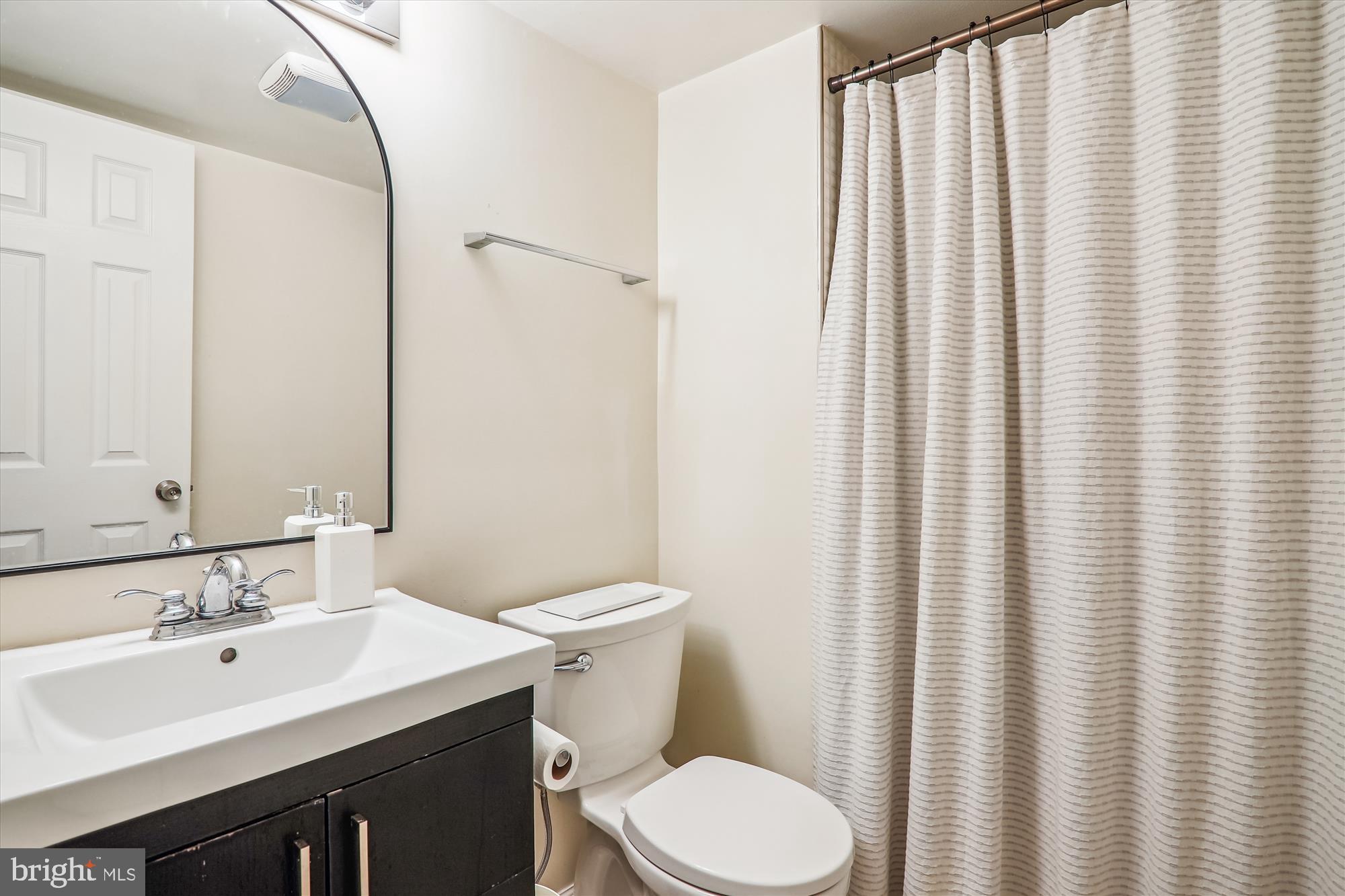 COLLEGE SQUARE - Residential