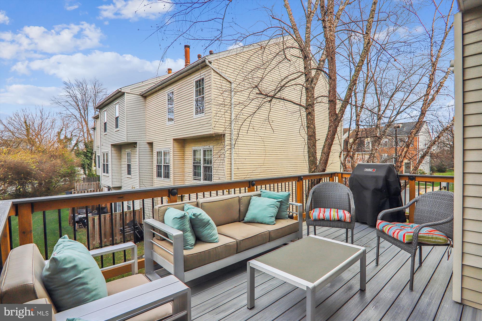 COLLEGE SQUARE - Residential