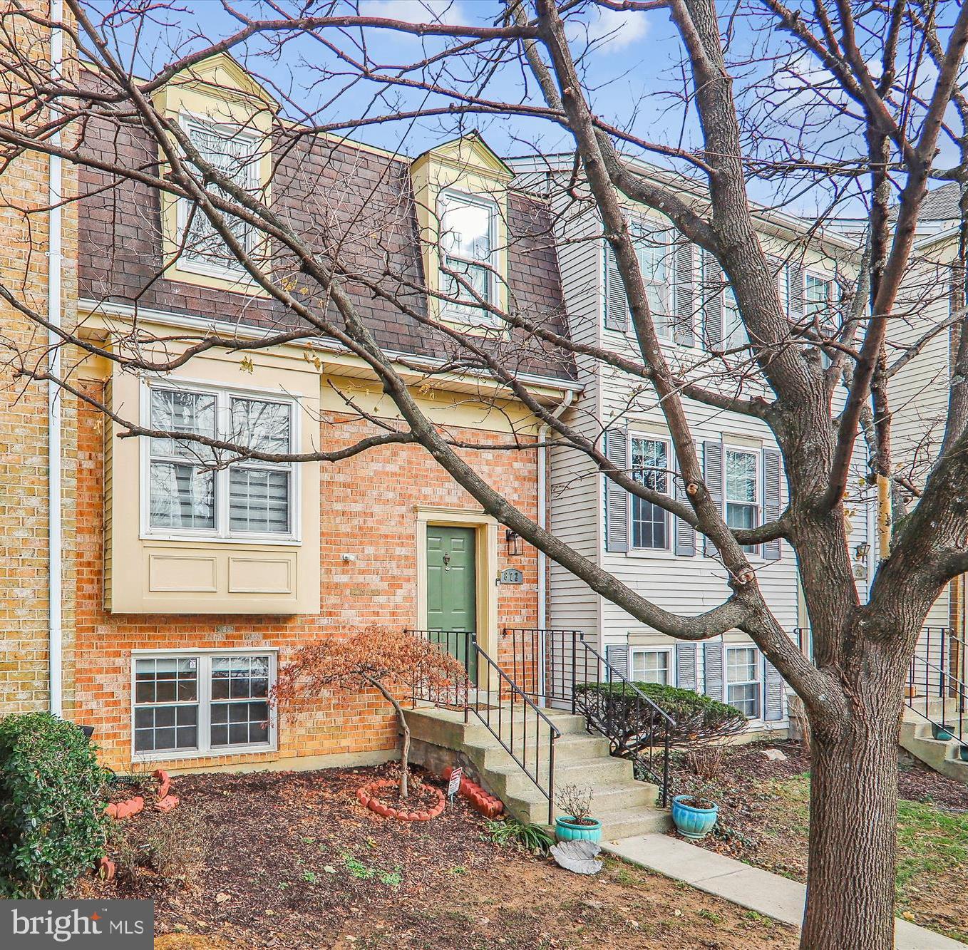 COLLEGE SQUARE - Residential