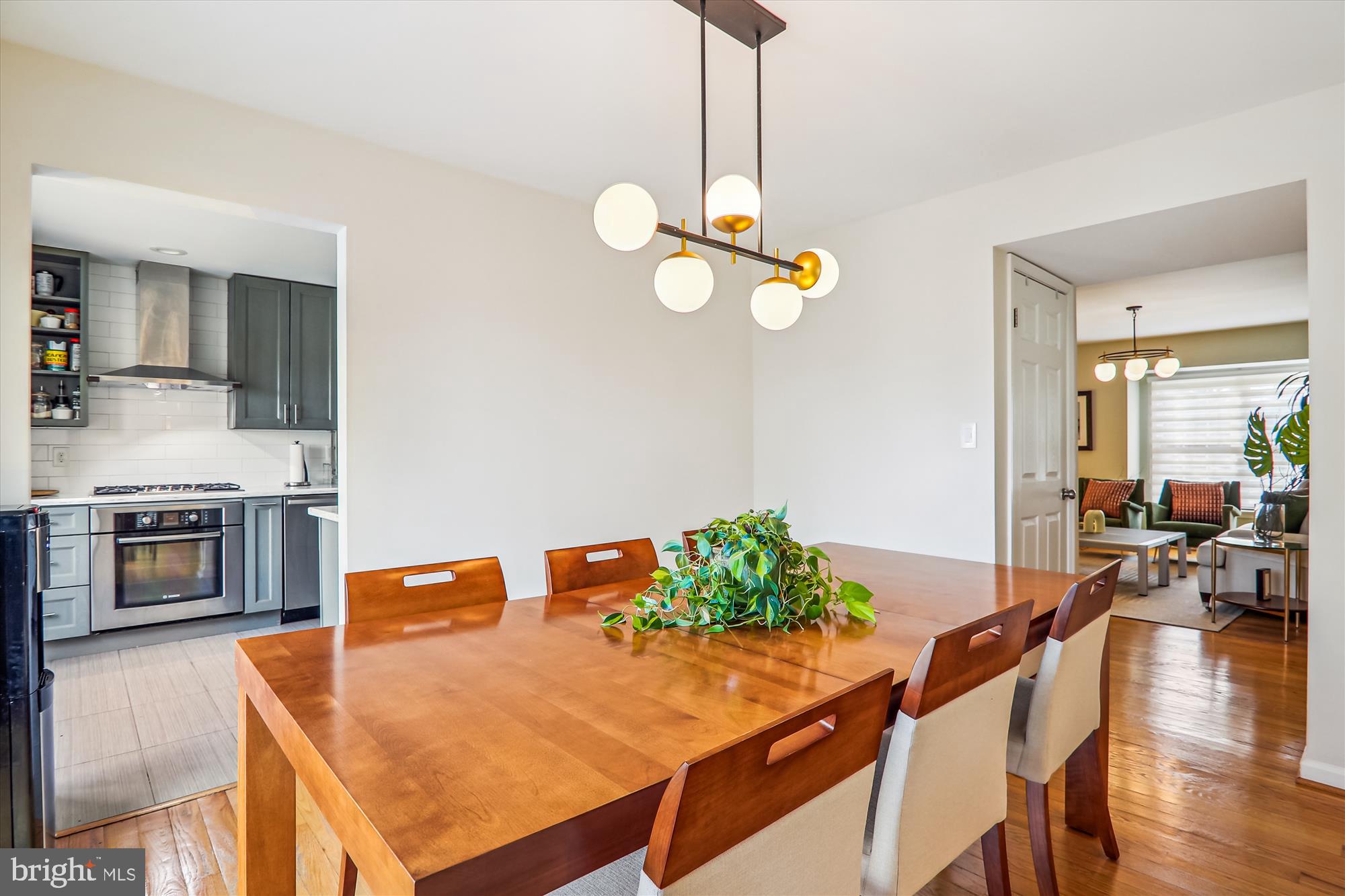 COLLEGE SQUARE - Residential