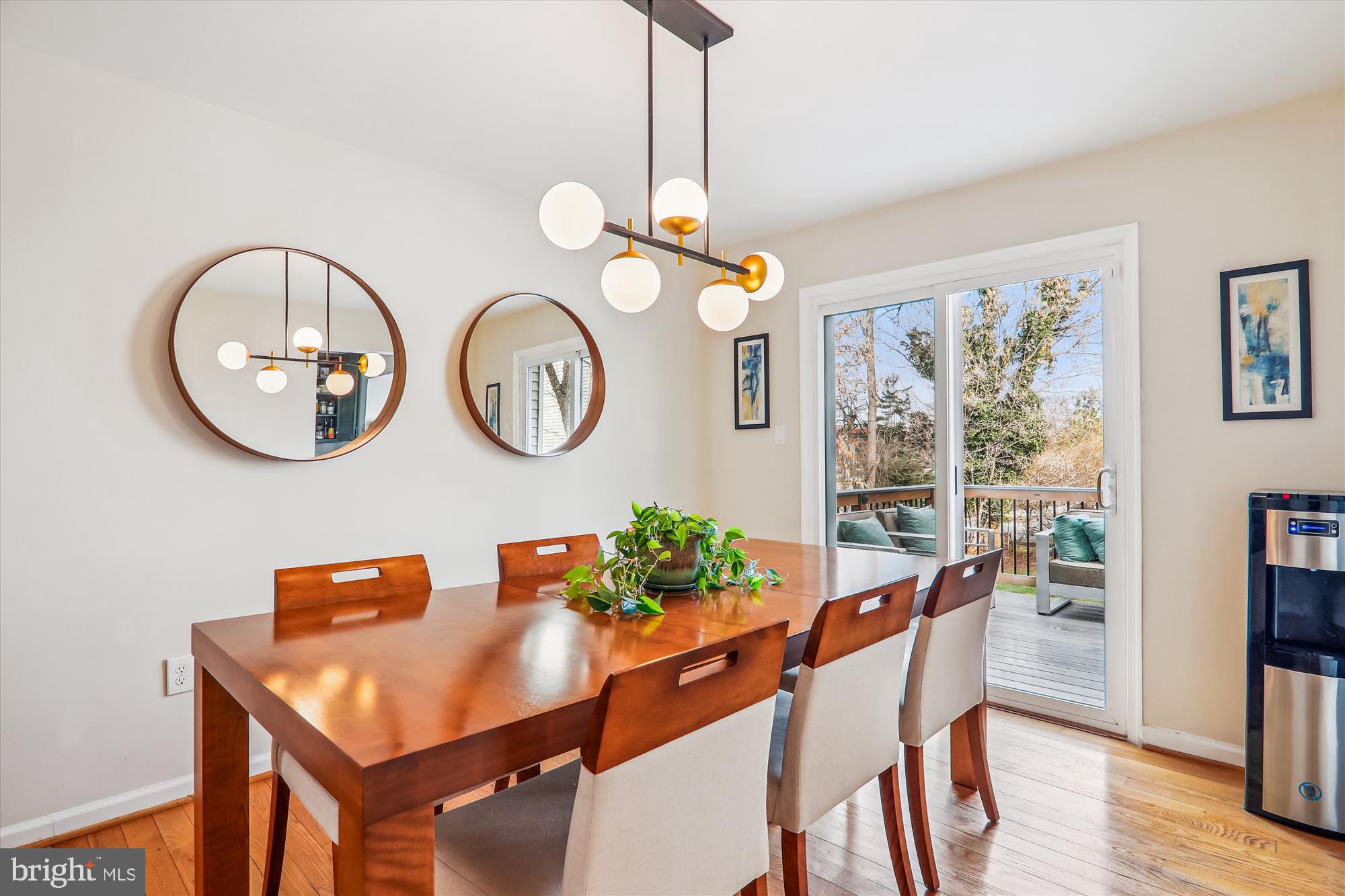 COLLEGE SQUARE - Residential