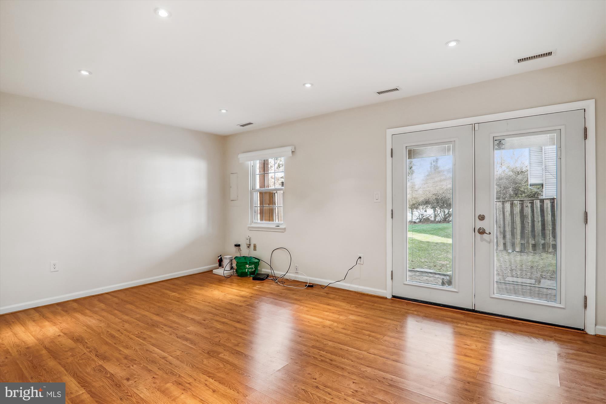 COLLEGE SQUARE - Residential