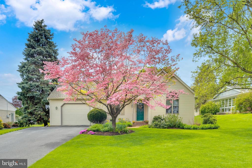 Photo of 336 Sun Valley Drive, Leola, PA 17540 (MLS # PALA2050030)