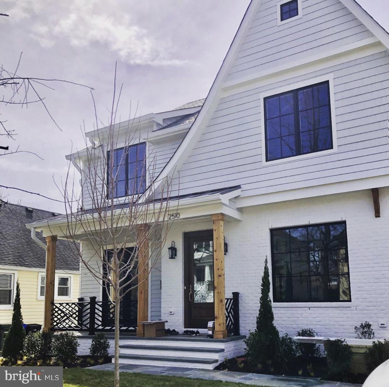 LYON VILLAGE - Residential