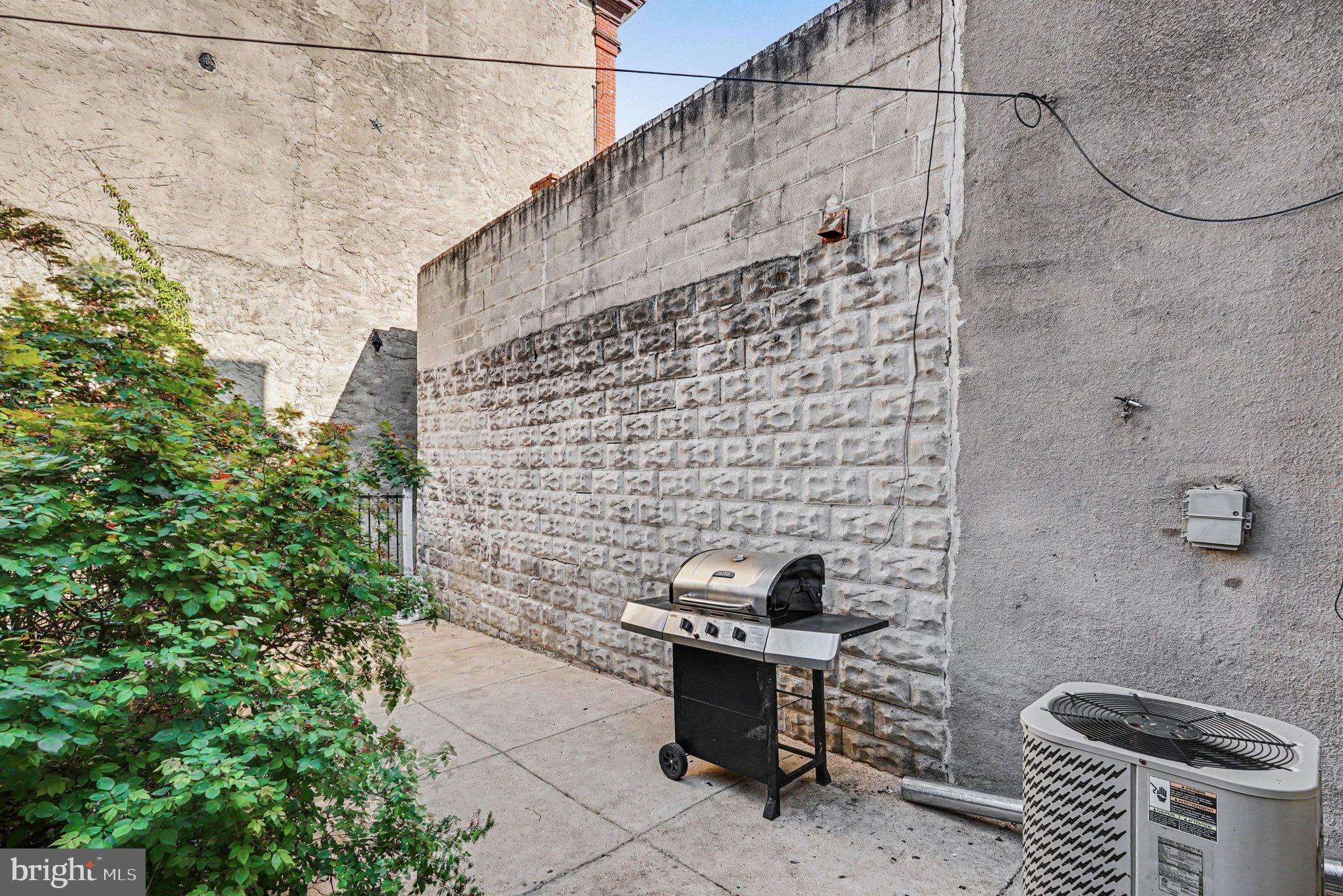 CAMDEN YARDS - Residential