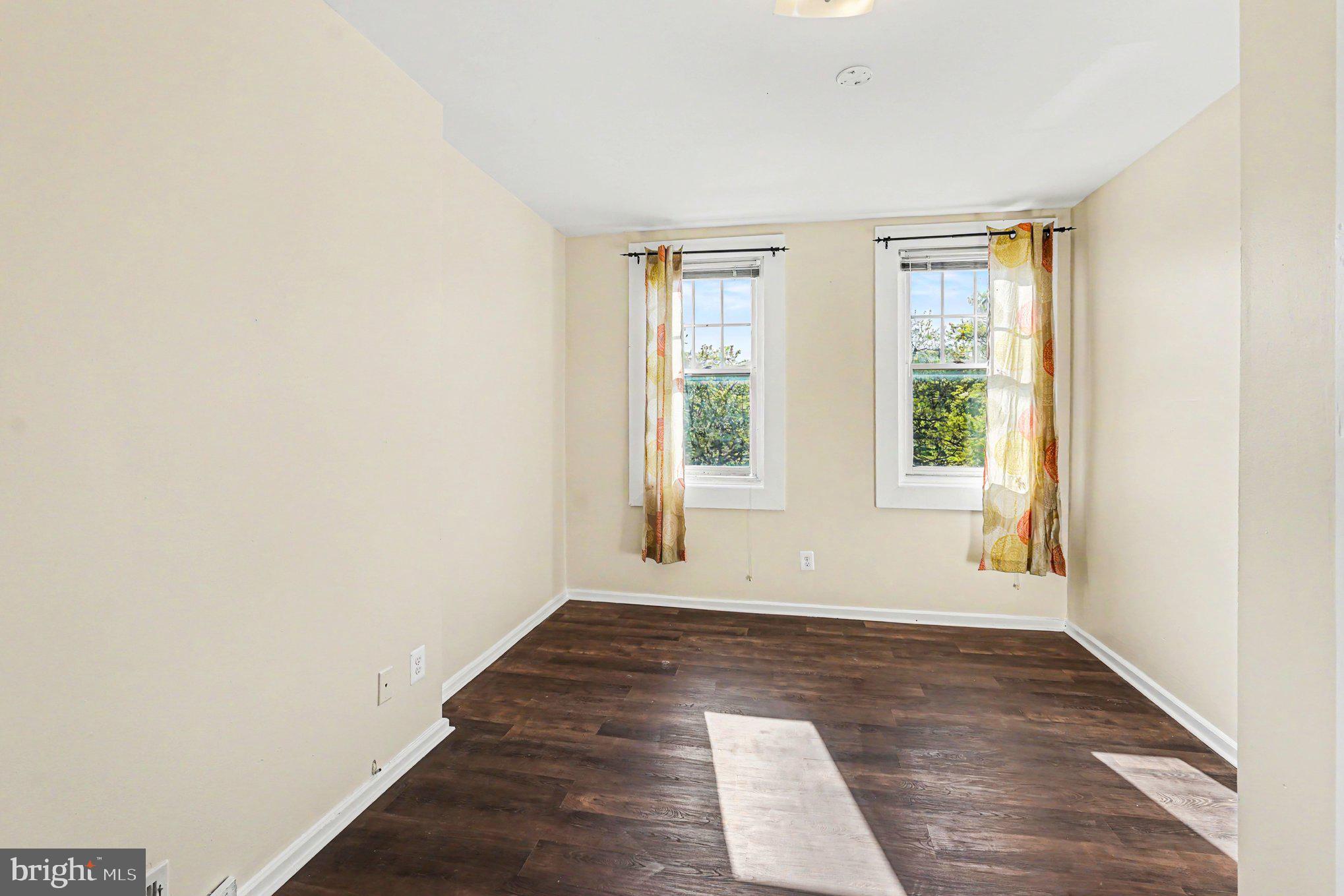 CAMDEN YARDS - Residential