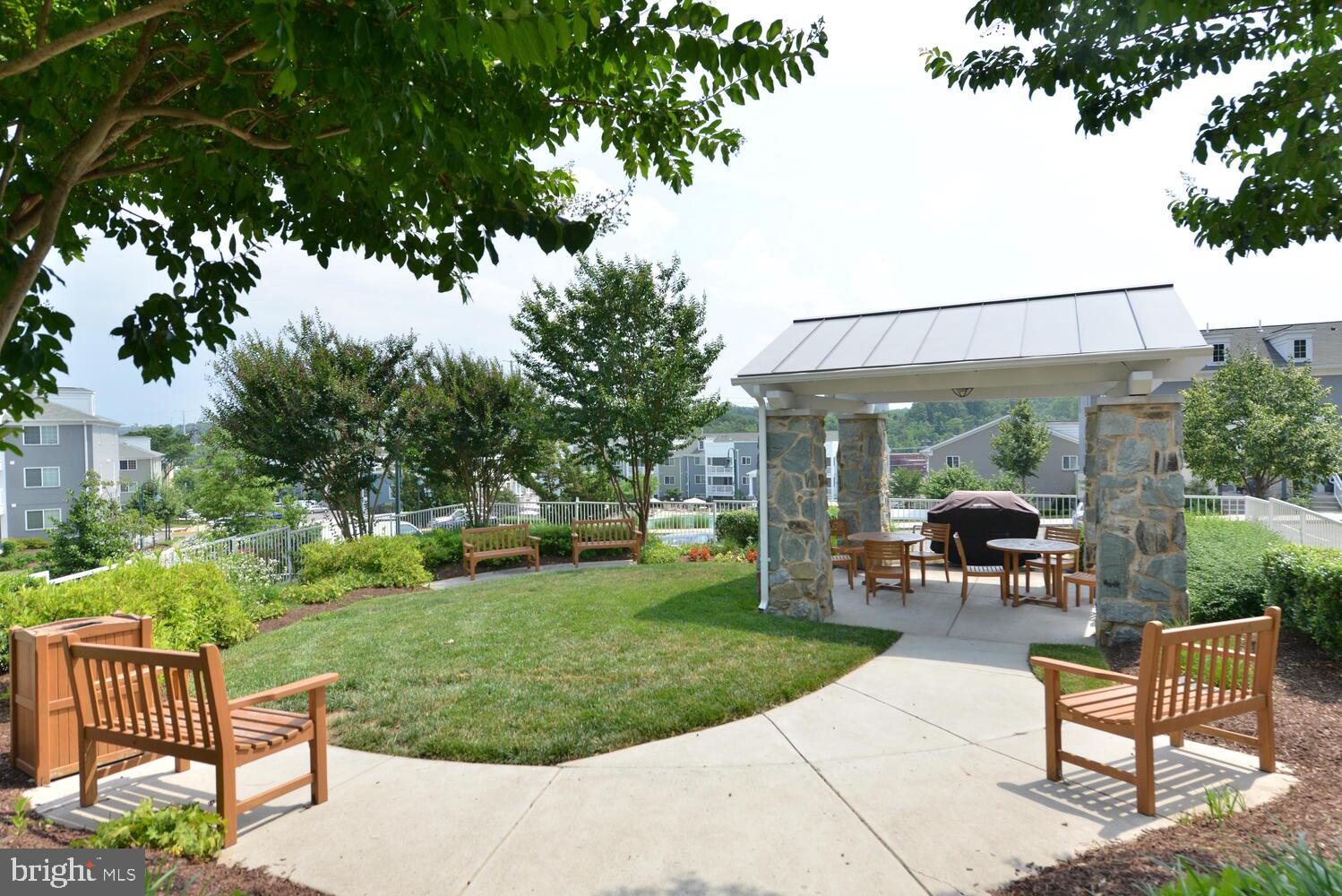 WEST VILLAGE OF SHIRLINGTON - Residential