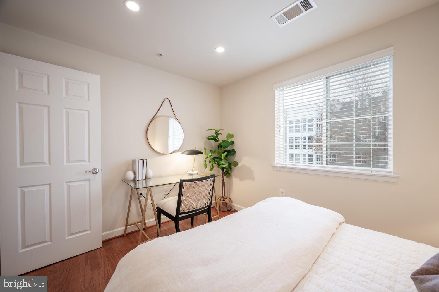 WEST VILLAGE OF SHIRLINGTON - Residential