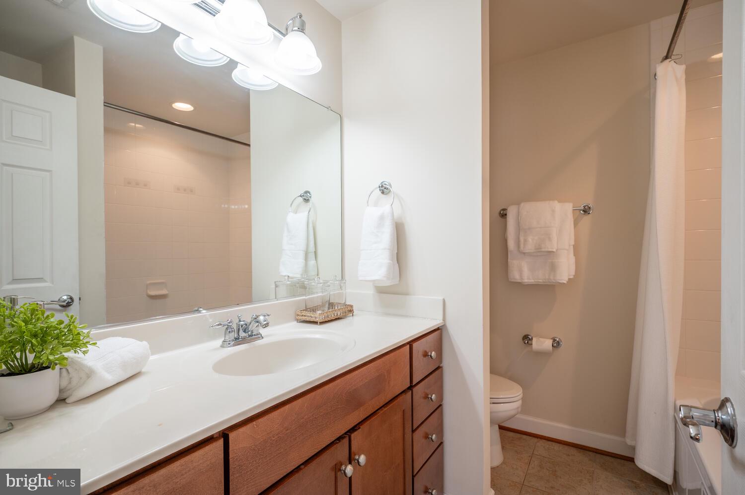 WEST VILLAGE OF SHIRLINGTON - Residential