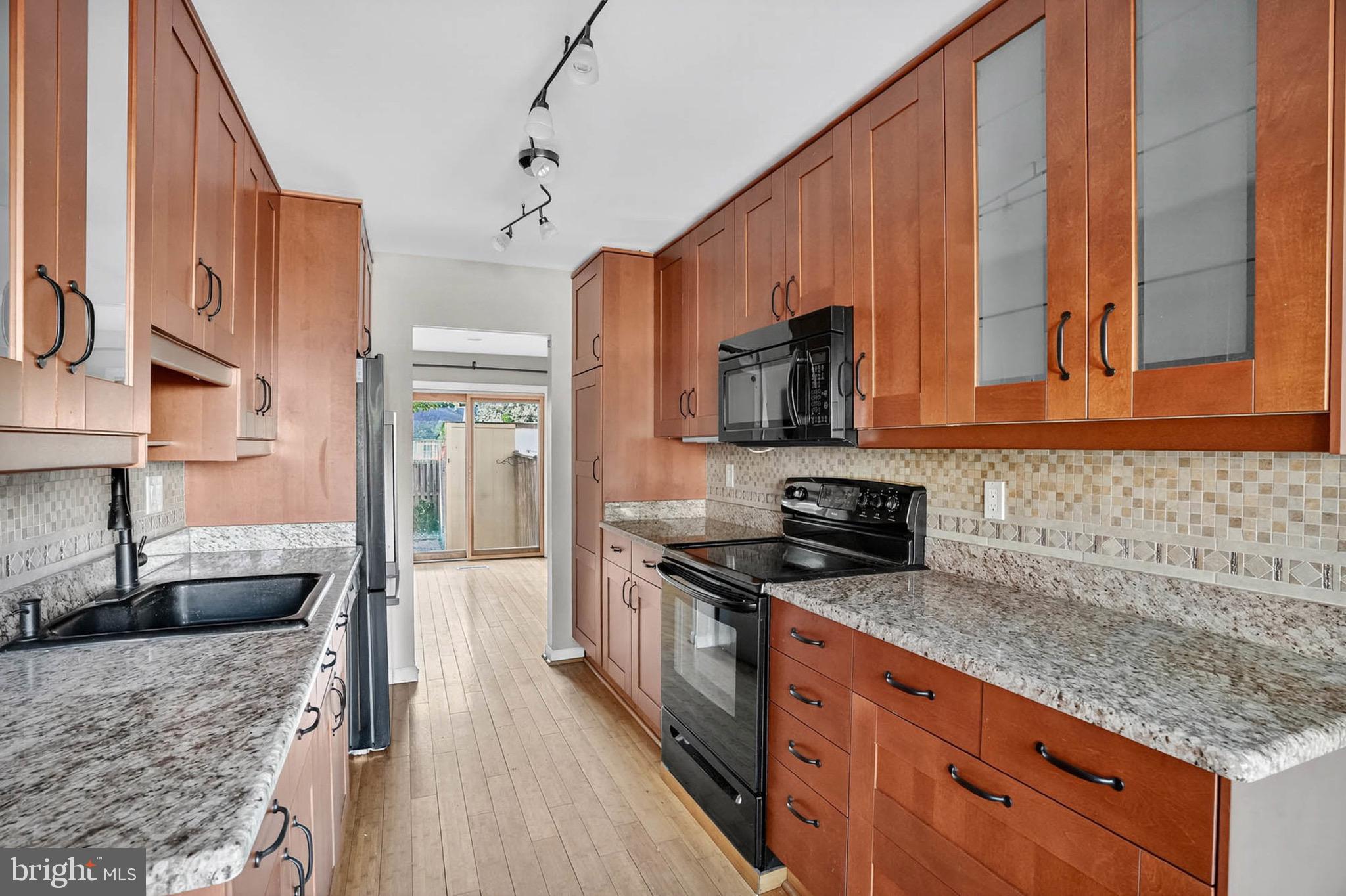 CROFTON MEADOWS - Residential Lease