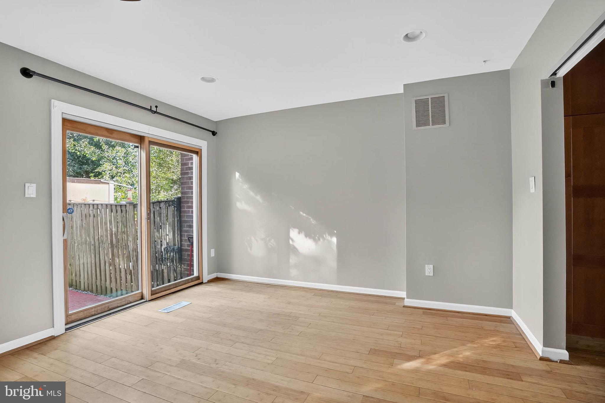 CROFTON MEADOWS - Residential Lease