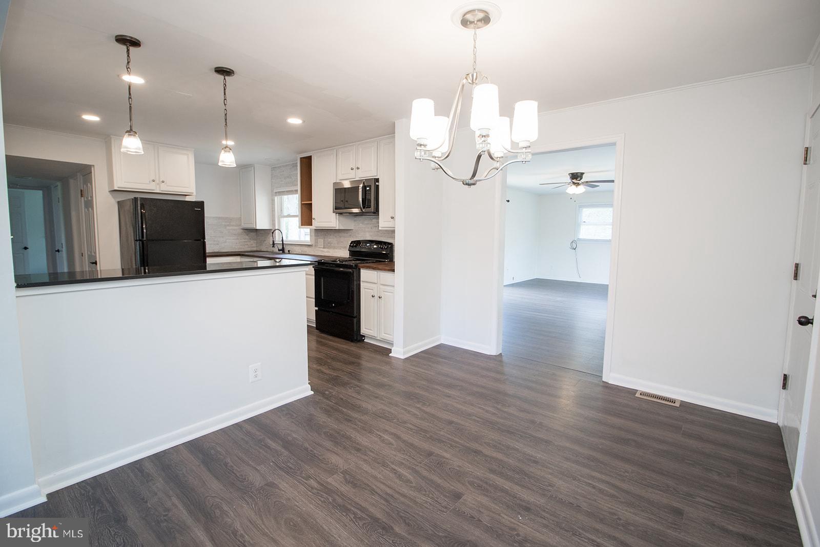 BAREFOOT ACRES - Residential