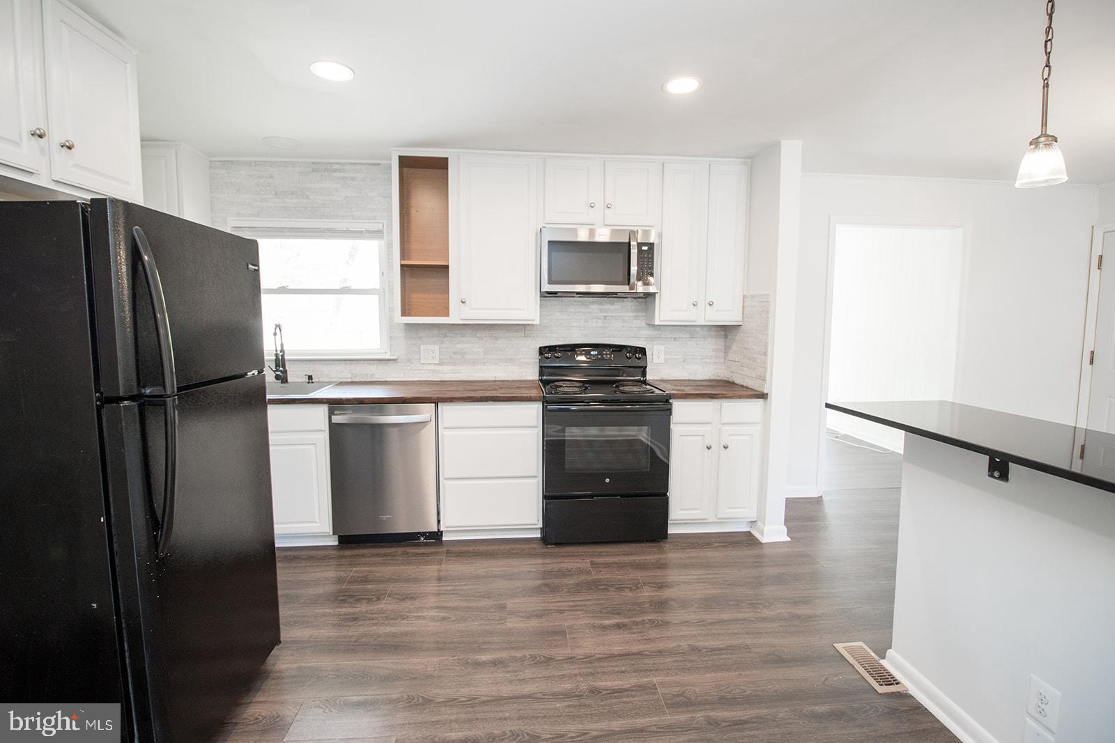 BAREFOOT ACRES - Residential