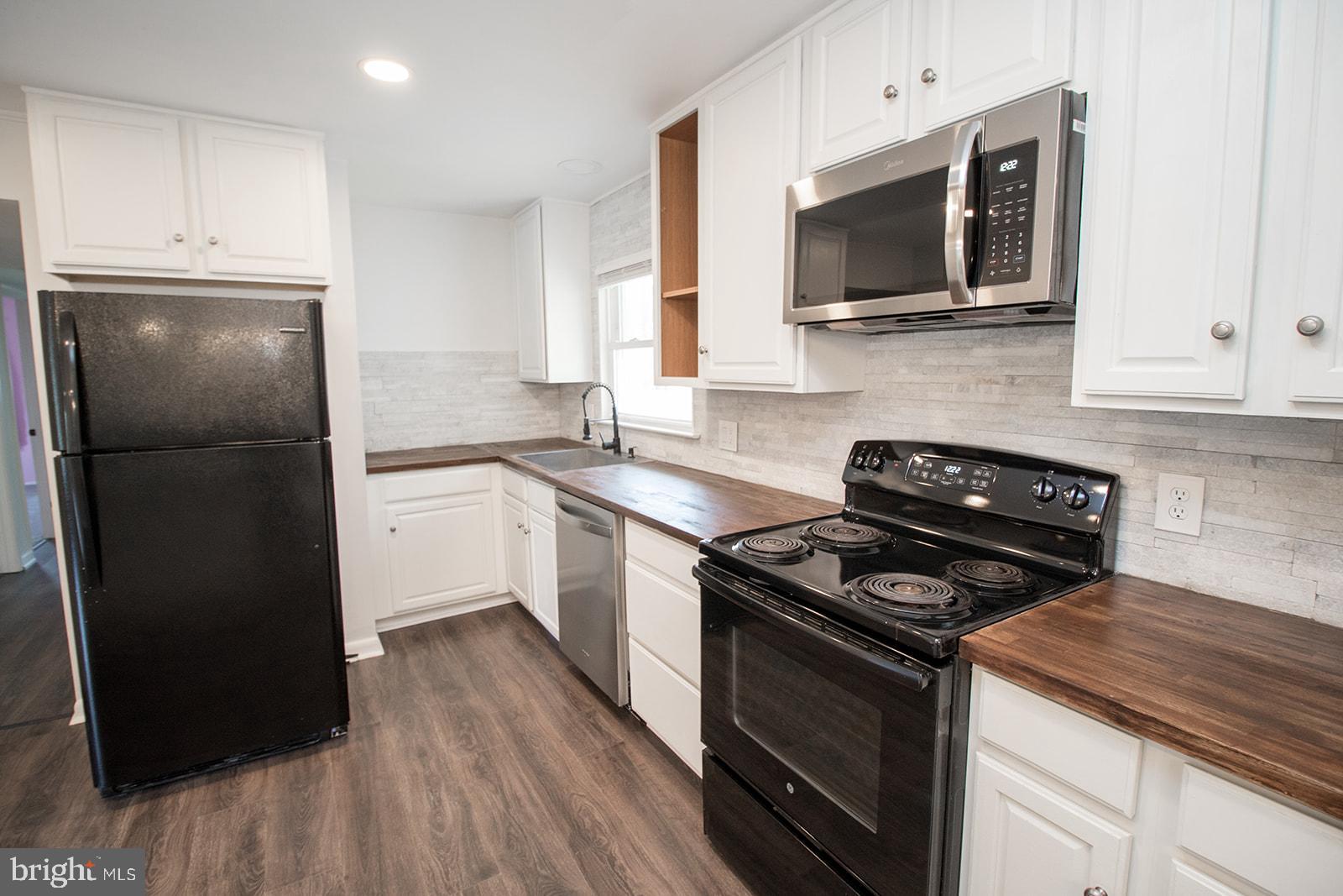 BAREFOOT ACRES - Residential