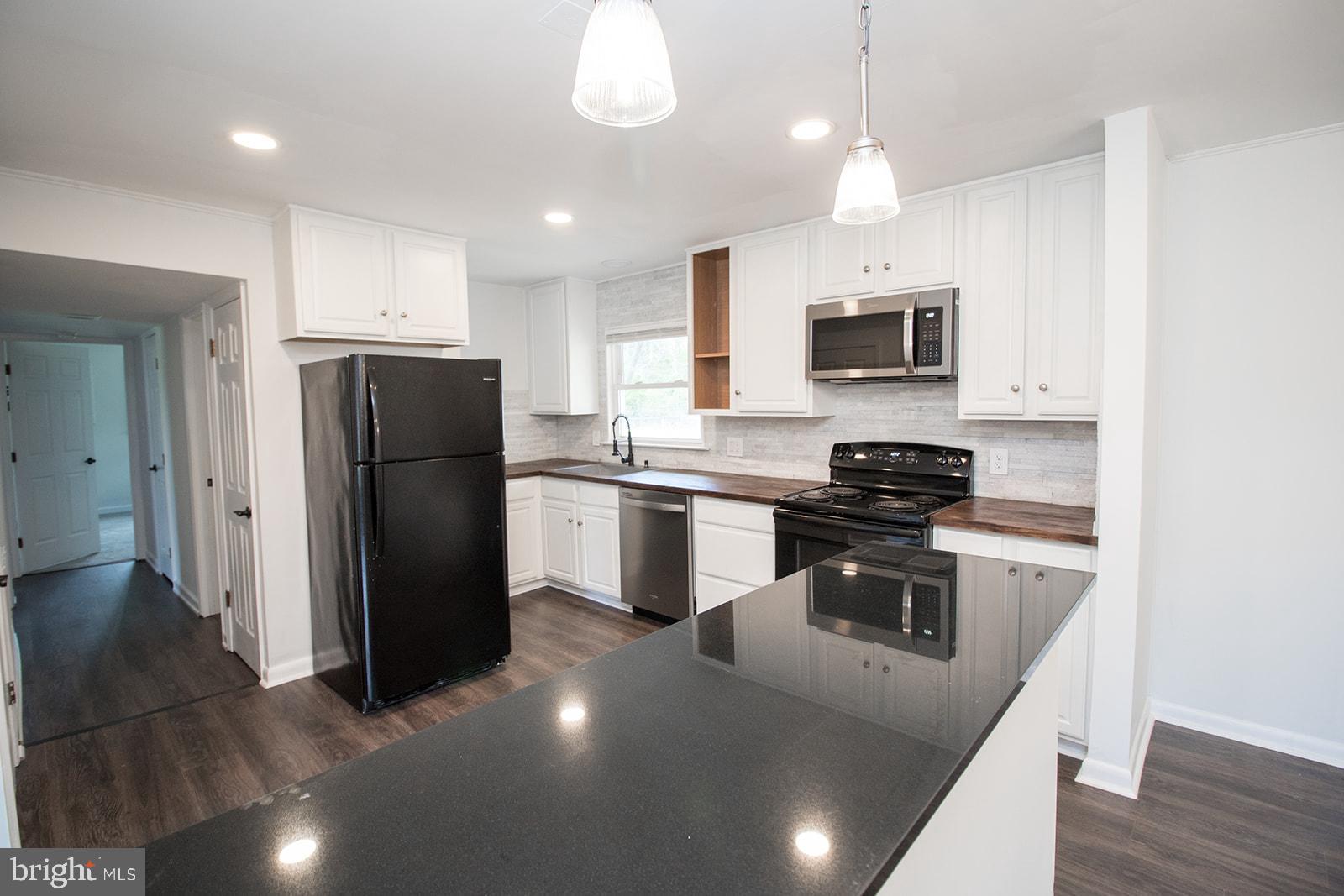 BAREFOOT ACRES - Residential