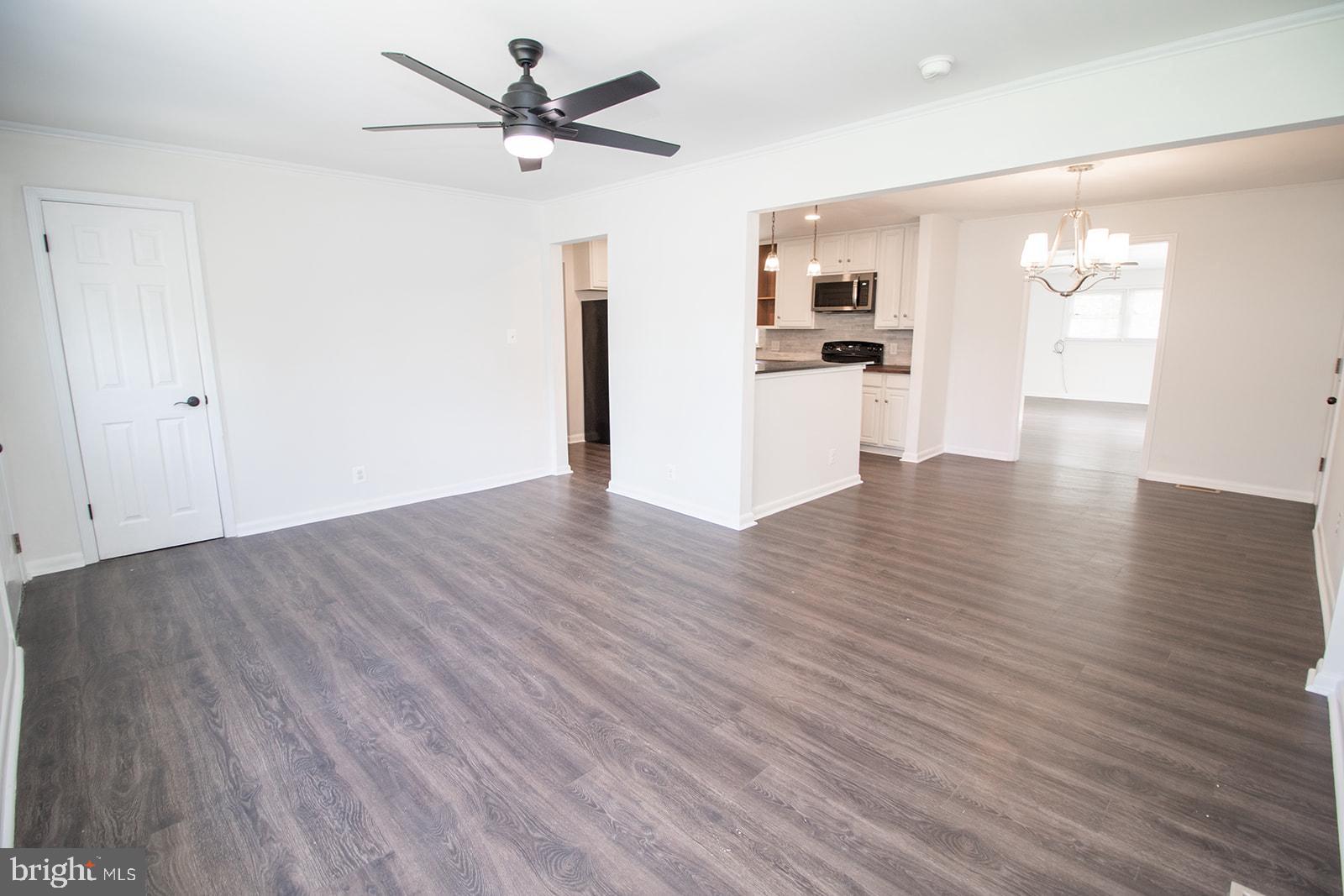 BAREFOOT ACRES - Residential