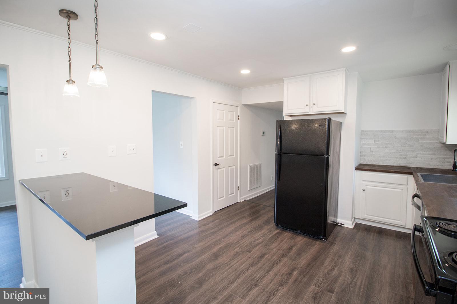 BAREFOOT ACRES - Residential