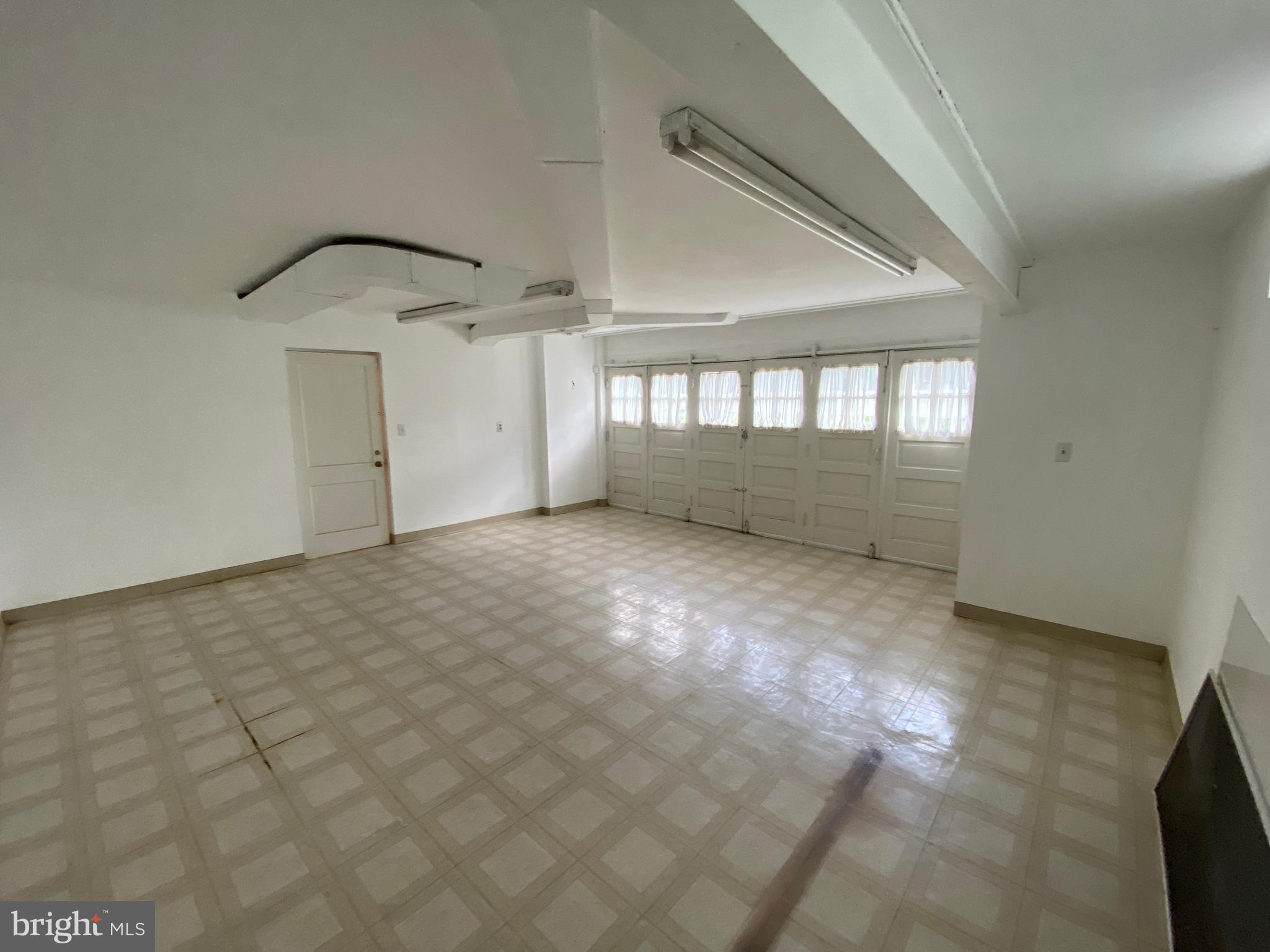 WOODLAWN - Residential Lease