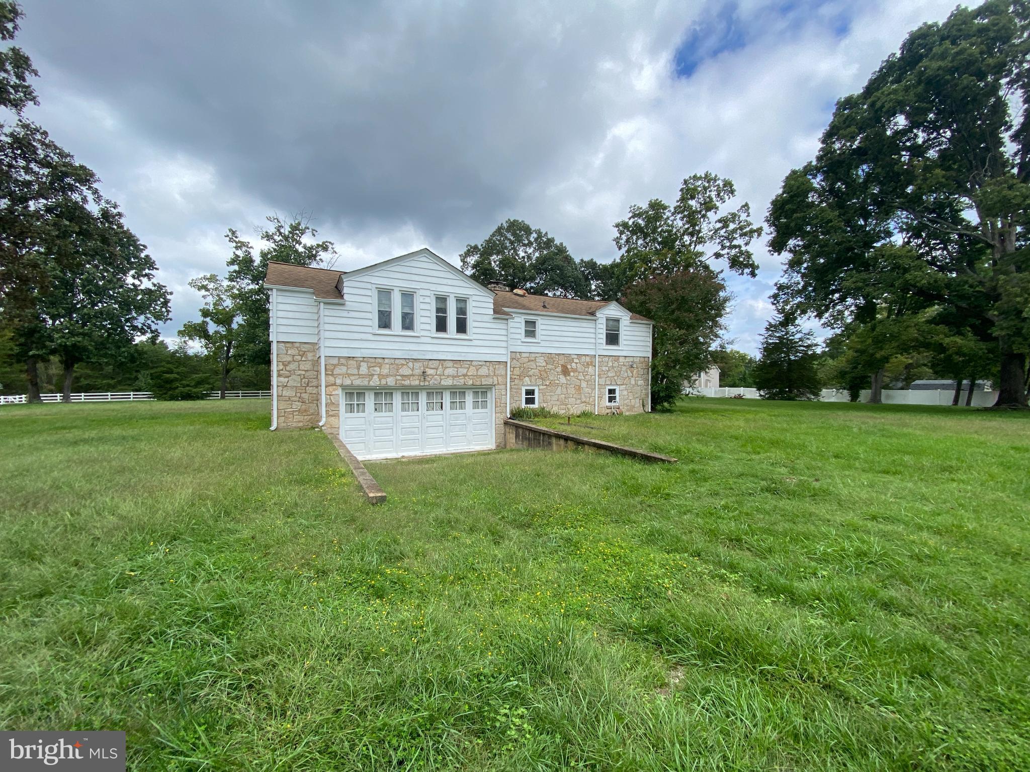 WOODLAWN - Residential Lease