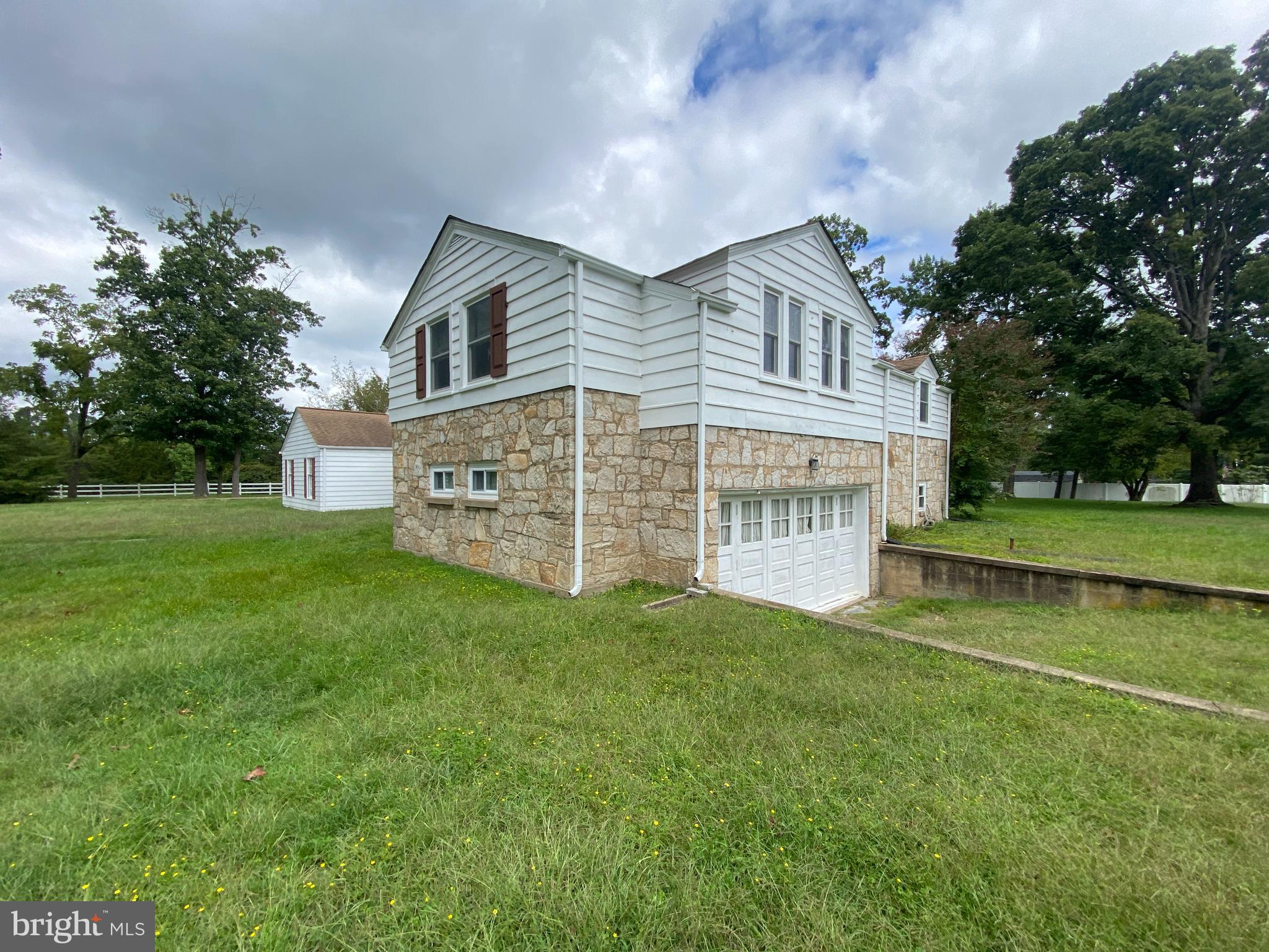 WOODLAWN - Residential Lease