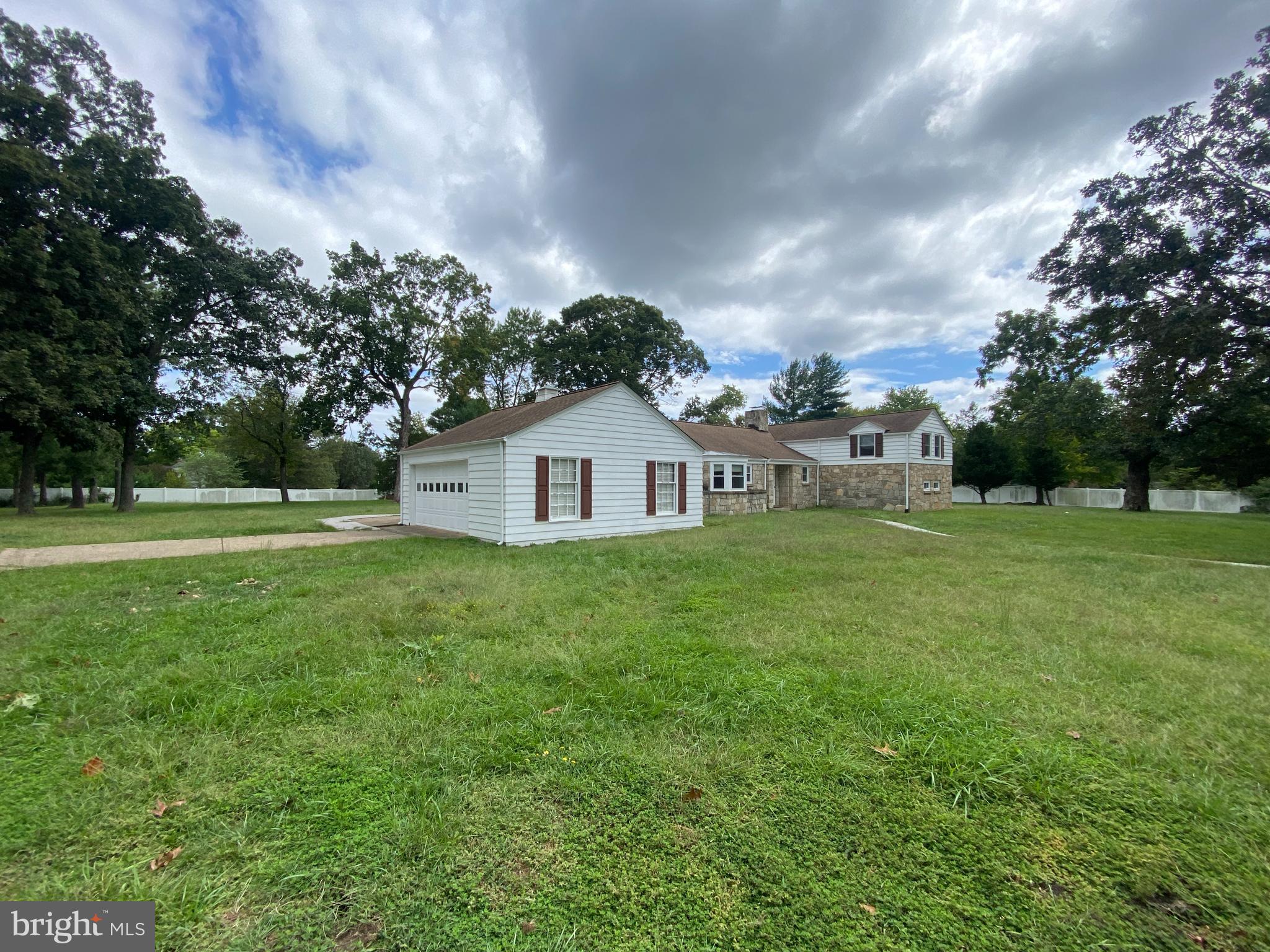 WOODLAWN - Residential Lease